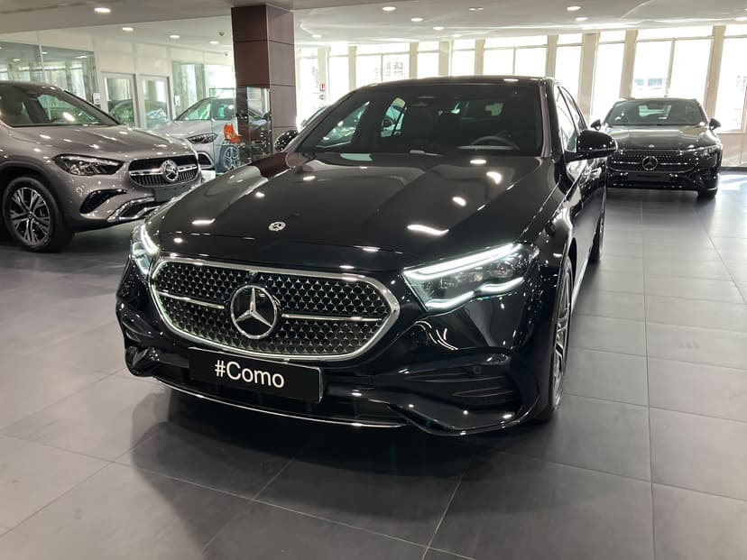 Mercedes-Benz Classe E 300 e Hybrid EQ 9G-Tronic AMG Line — 3/4 avant gauche