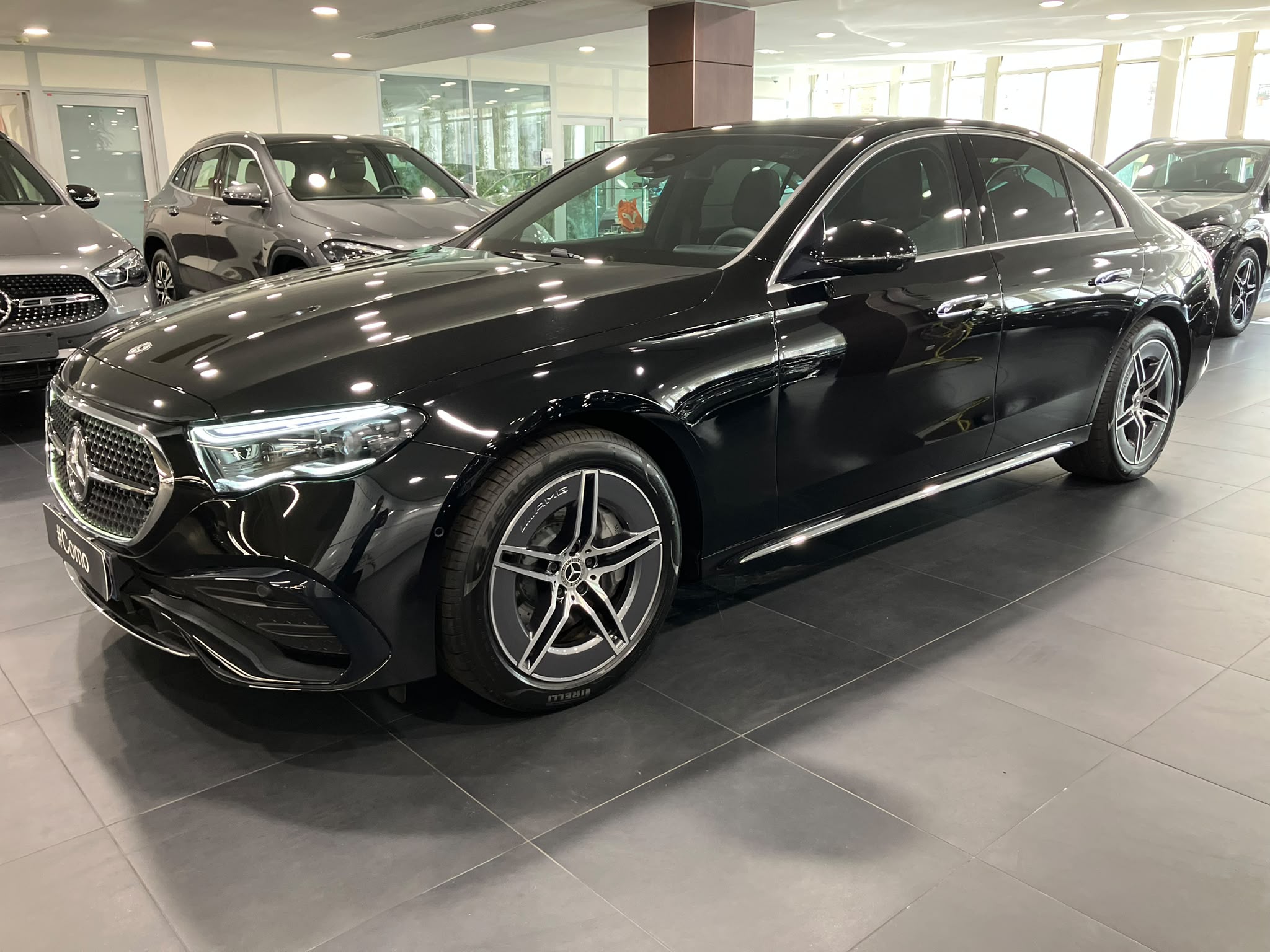 Mercedes-Benz Classe E 300 e Hybrid EQ 9G-Tronic AMG Line — Pneu avant gauche