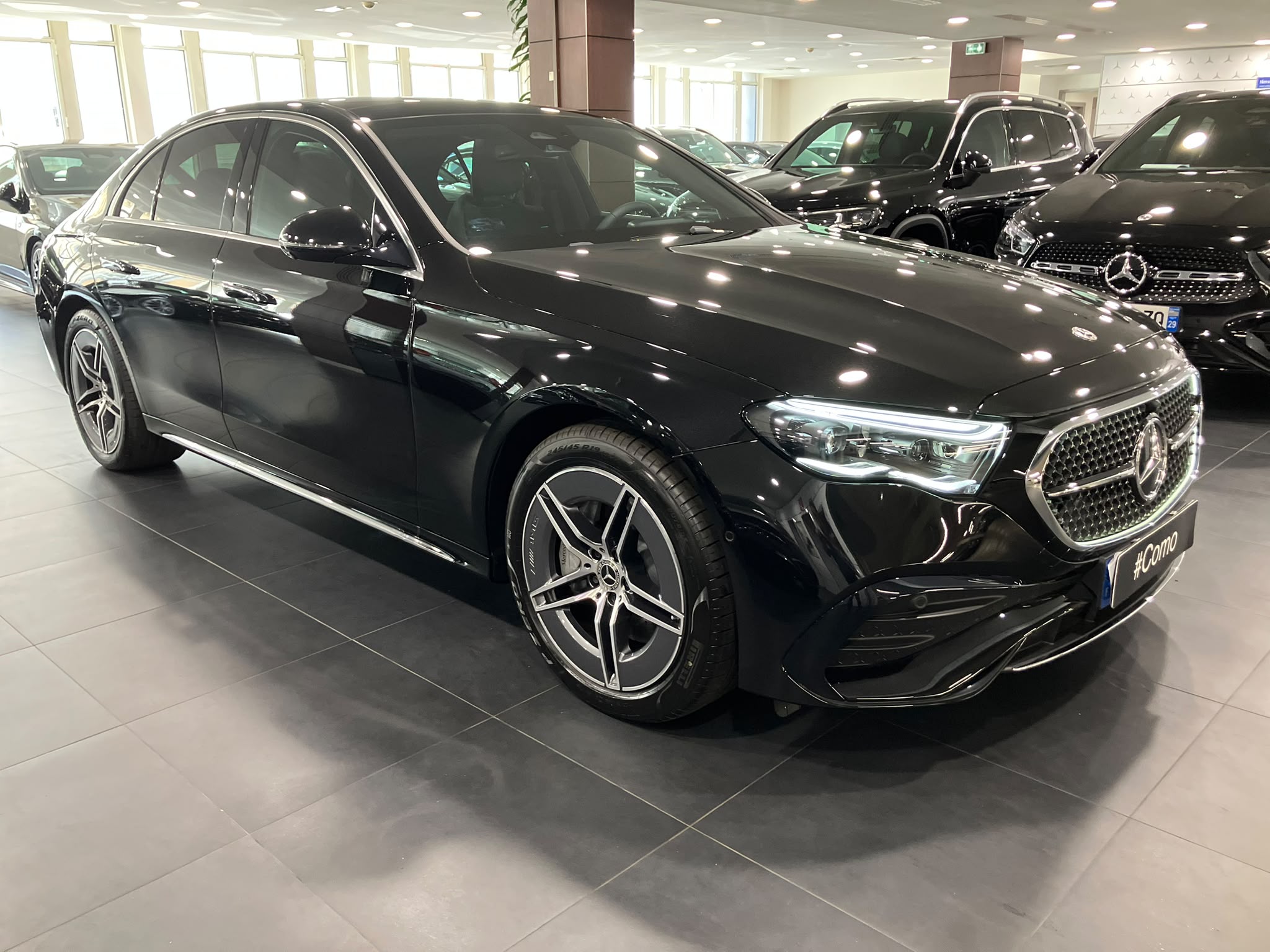 Mercedes-Benz Classe E 300 e Hybrid EQ 9G-Tronic AMG Line — Pneu avant droit