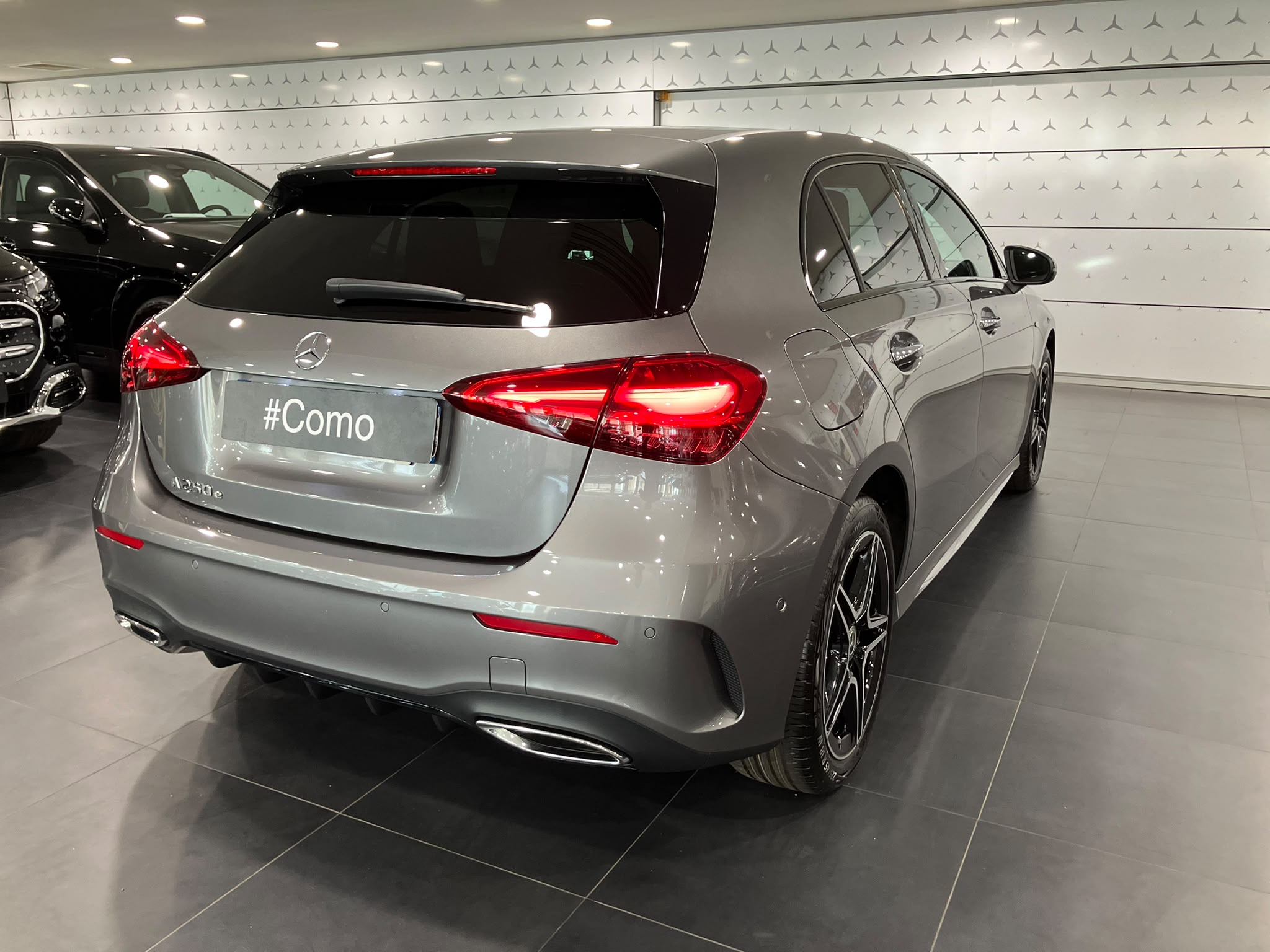 Mercedes-Benz Classe A 250 e Hybrid EQ AMG Line — 3/4 arrière droit
