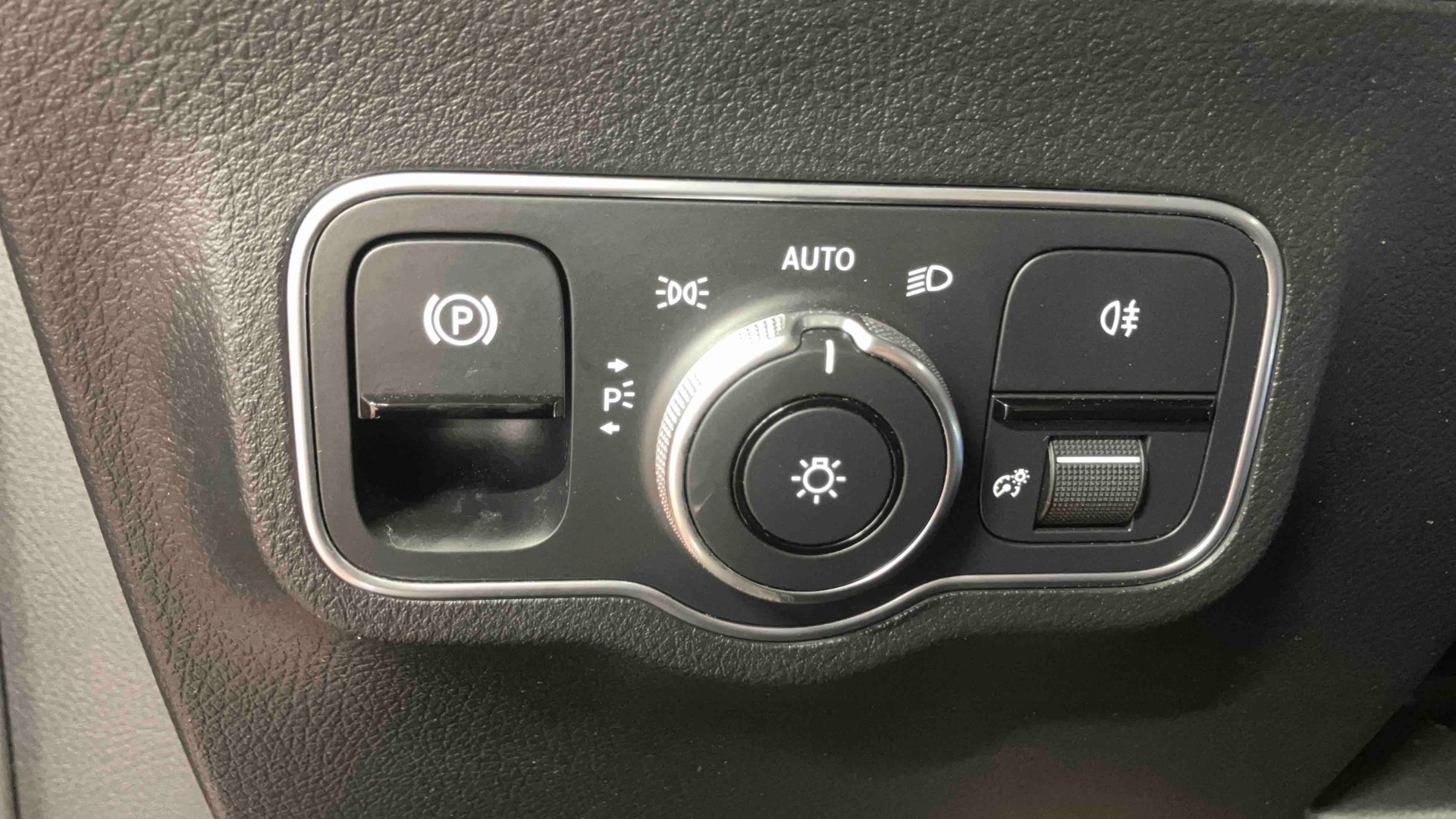 Mercedes-Benz Classe B 180 d 8G-DCT AMG Line — photo 17