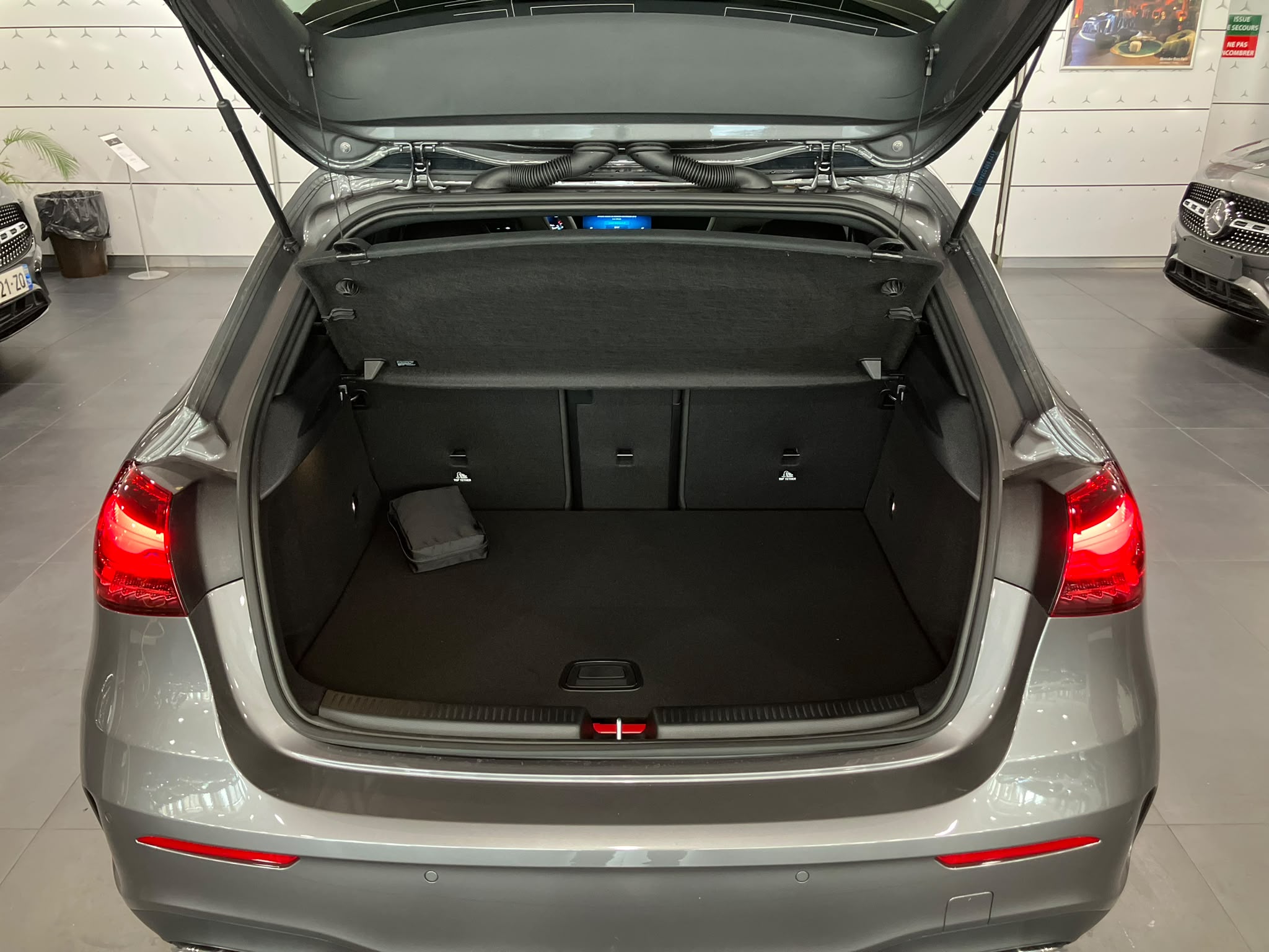 Mercedes-Benz Classe A 250 e Hybrid EQ AMG Line — Coffre