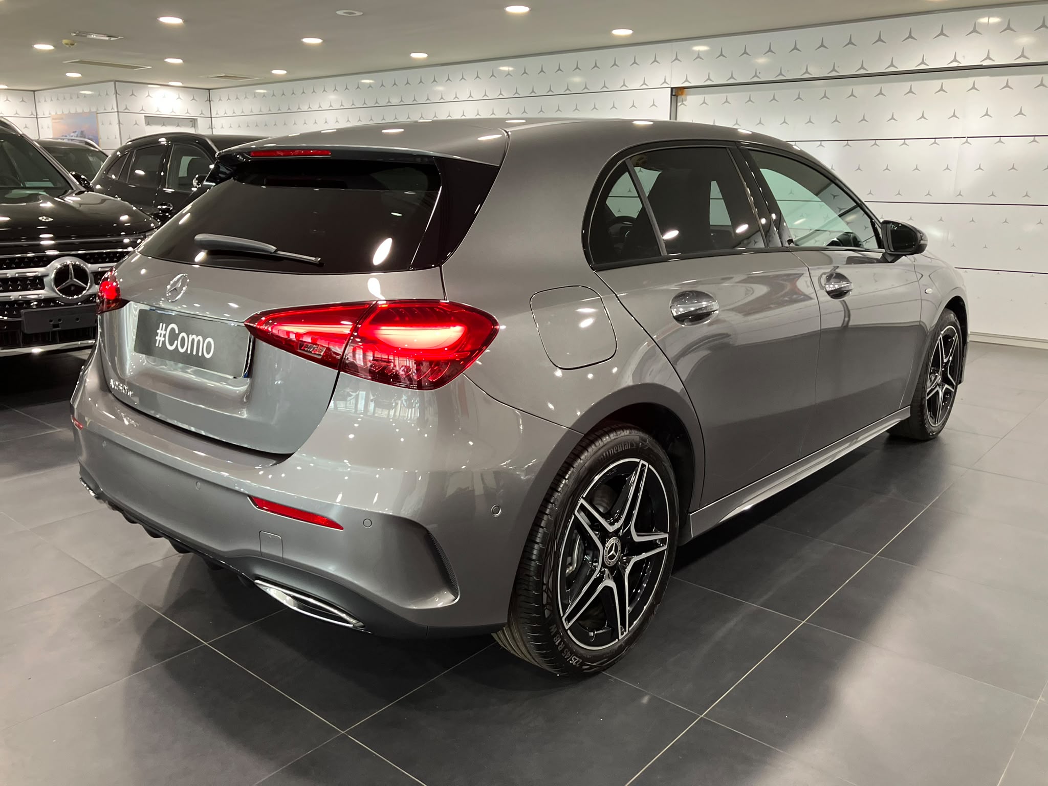 Mercedes-Benz Classe A 250 e Hybrid EQ AMG Line — Pneu arrière droit