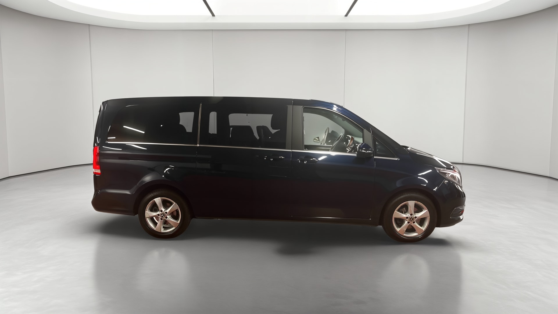 Mercedes-Benz V 220 d AVANTGARDE Long — Profil droit