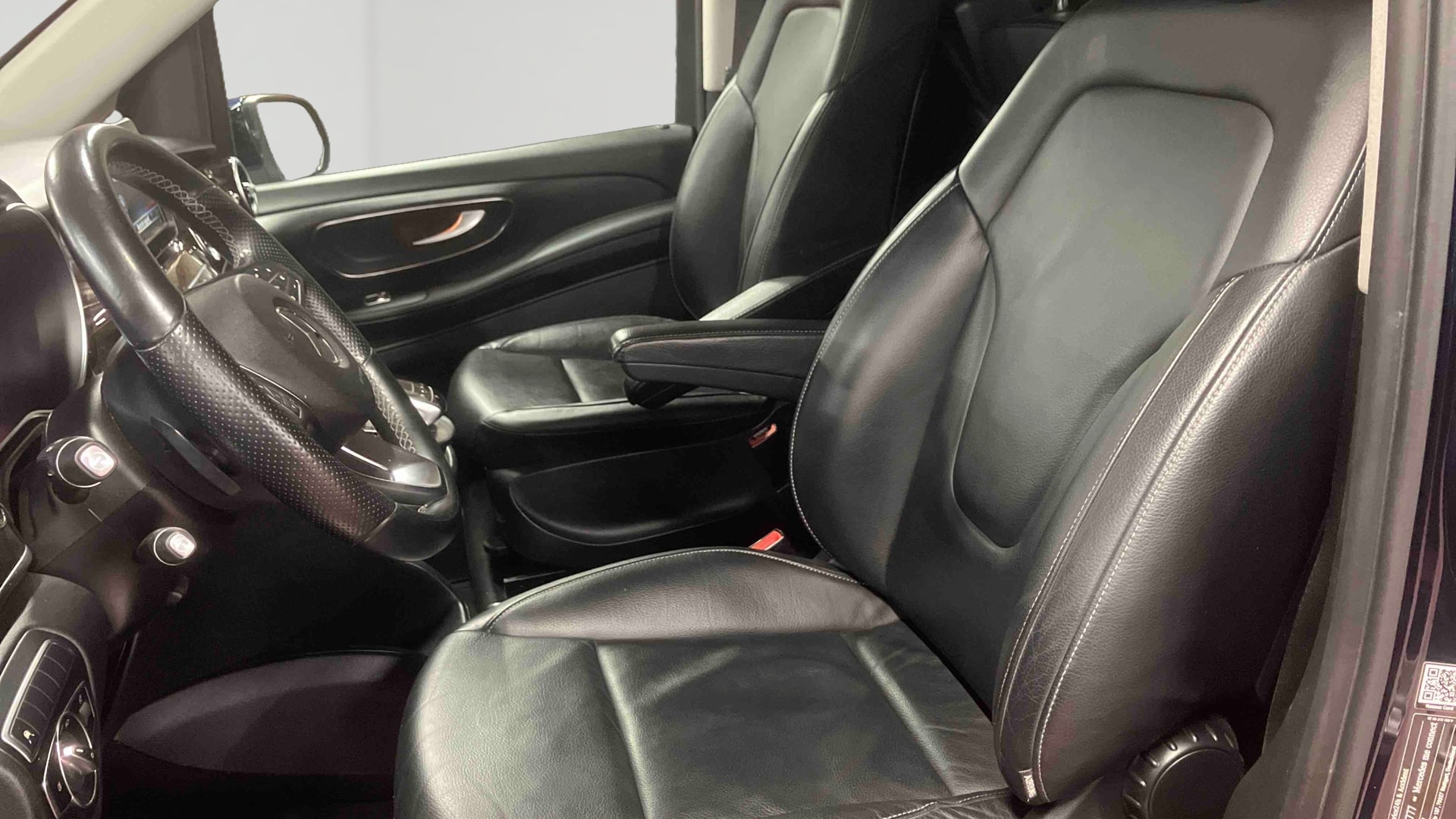 Mercedes-Benz V 220 d AVANTGARDE Long — Siège conducteur