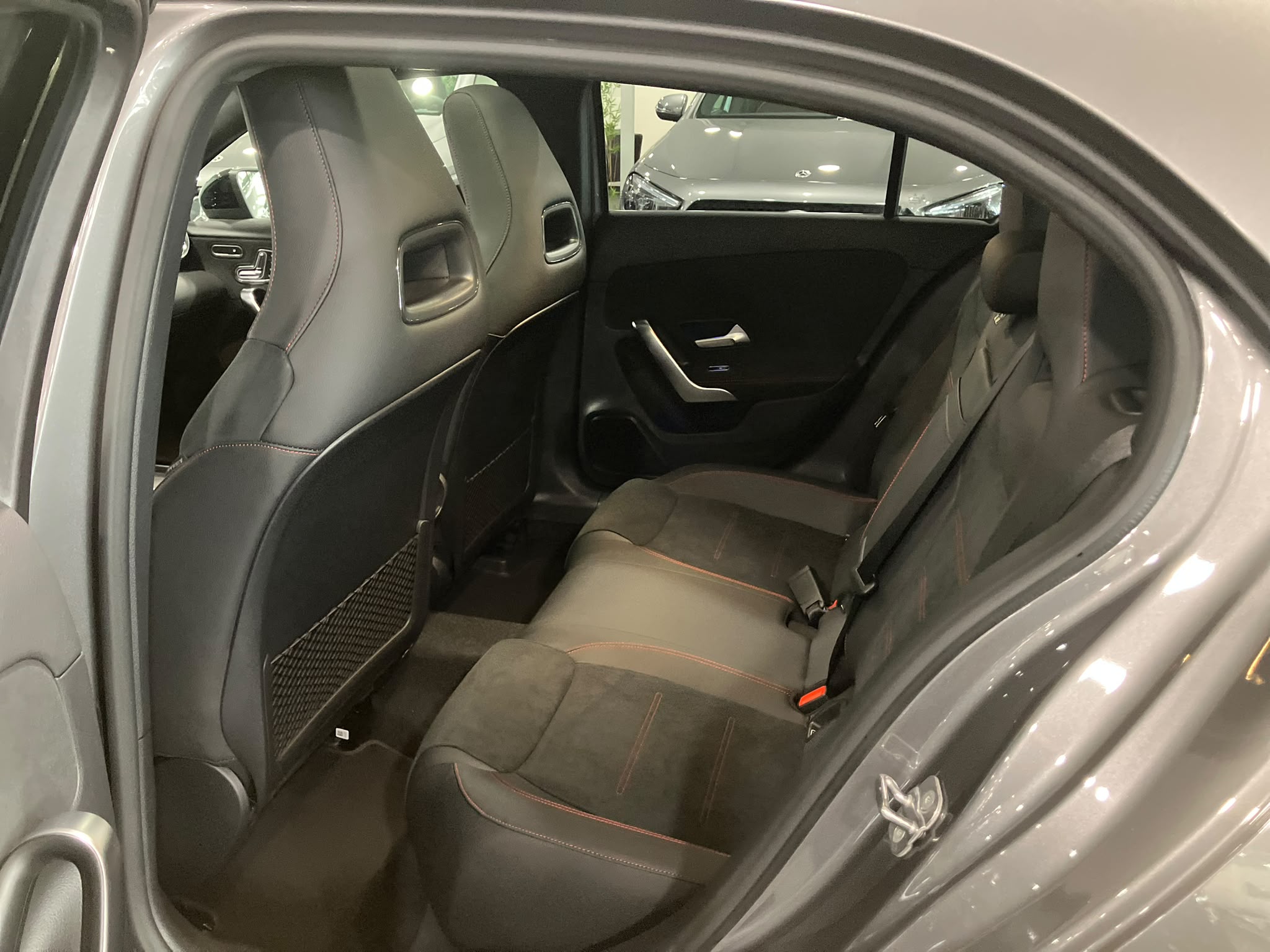 Mercedes-Benz Classe A 250 e Hybrid EQ AMG Line — Siège arrière droit