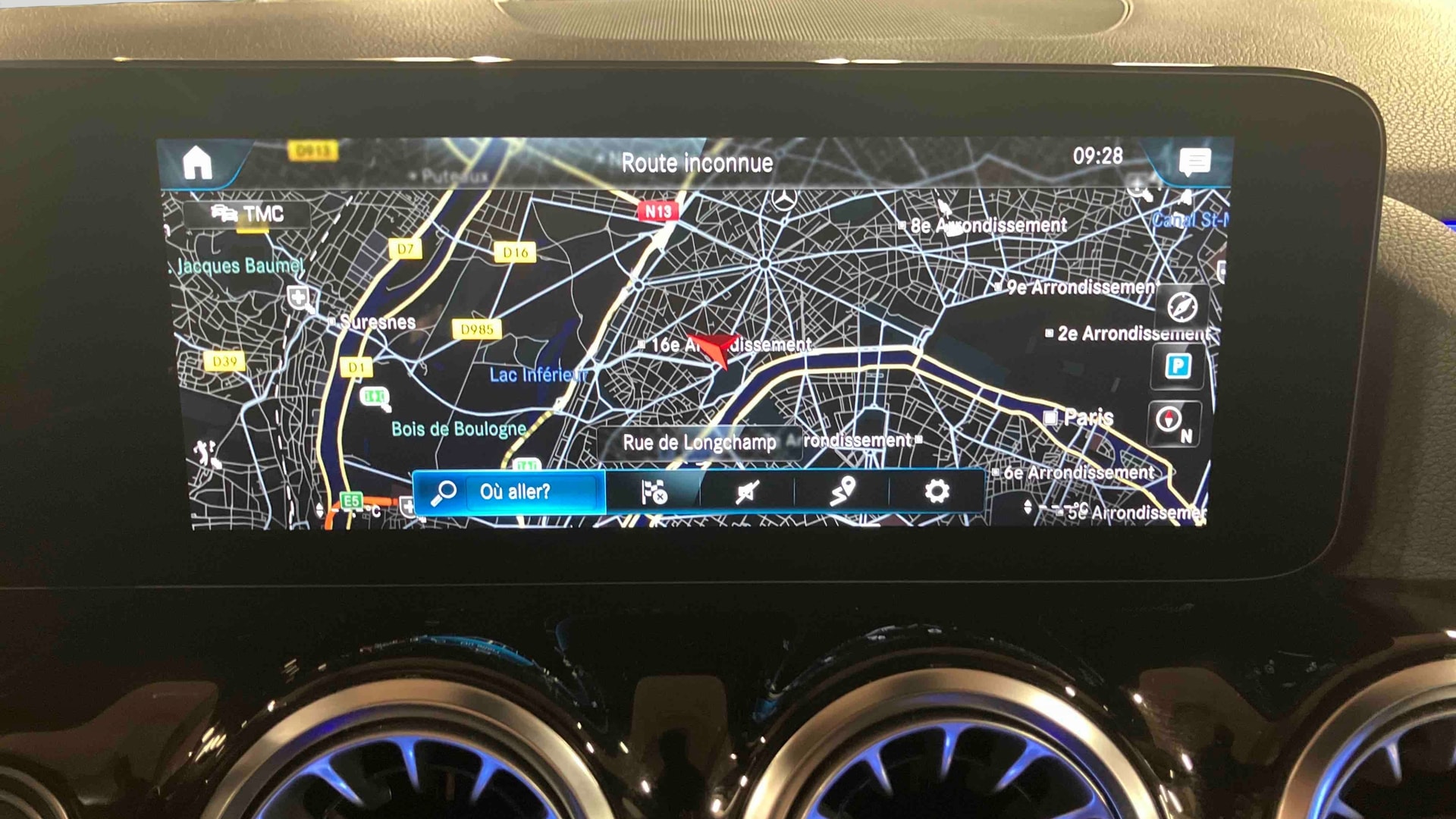 Mercedes-Benz GLA 200 d 8G-DCT AMG Line — photo 15