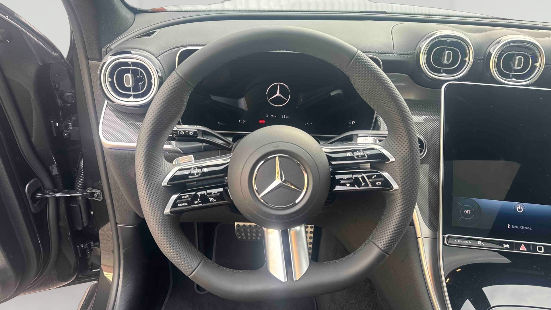 Mercedes-Benz GLC 200 d 4Matic AMG Line — Poste de pilotage