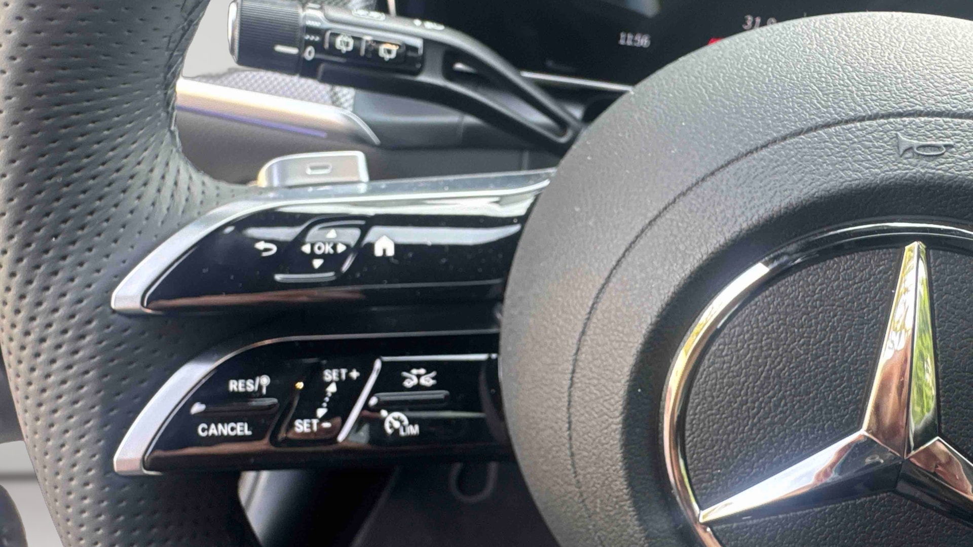 Mercedes-Benz GLC 200 d 4Matic AMG Line — photo 17