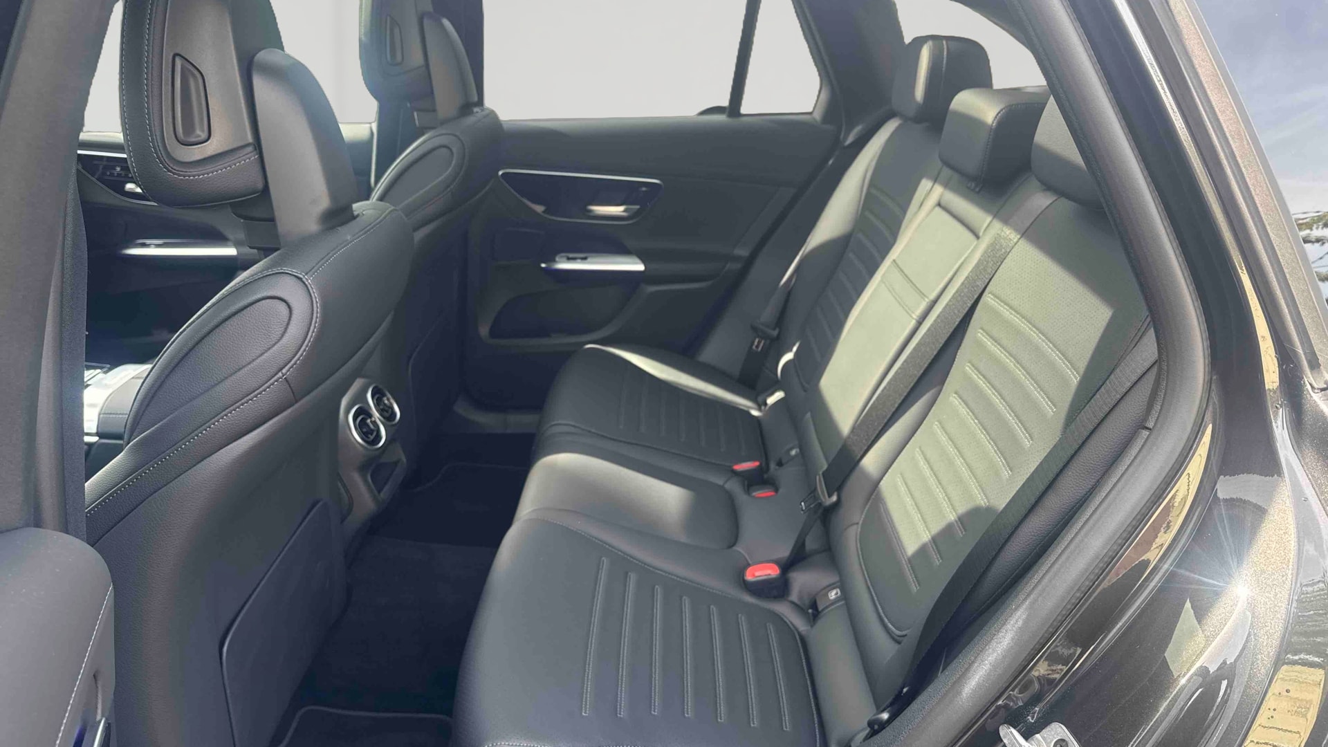 Mercedes-Benz GLC 200 d 4Matic AMG Line — Siège arrière gauche