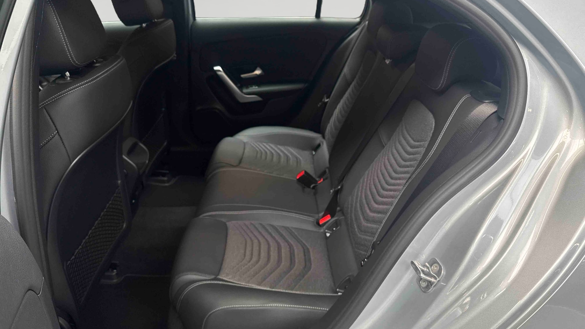 Mercedes-Benz Classe A 250 e Hybrid EQ Business Line — Siège arrière gauche