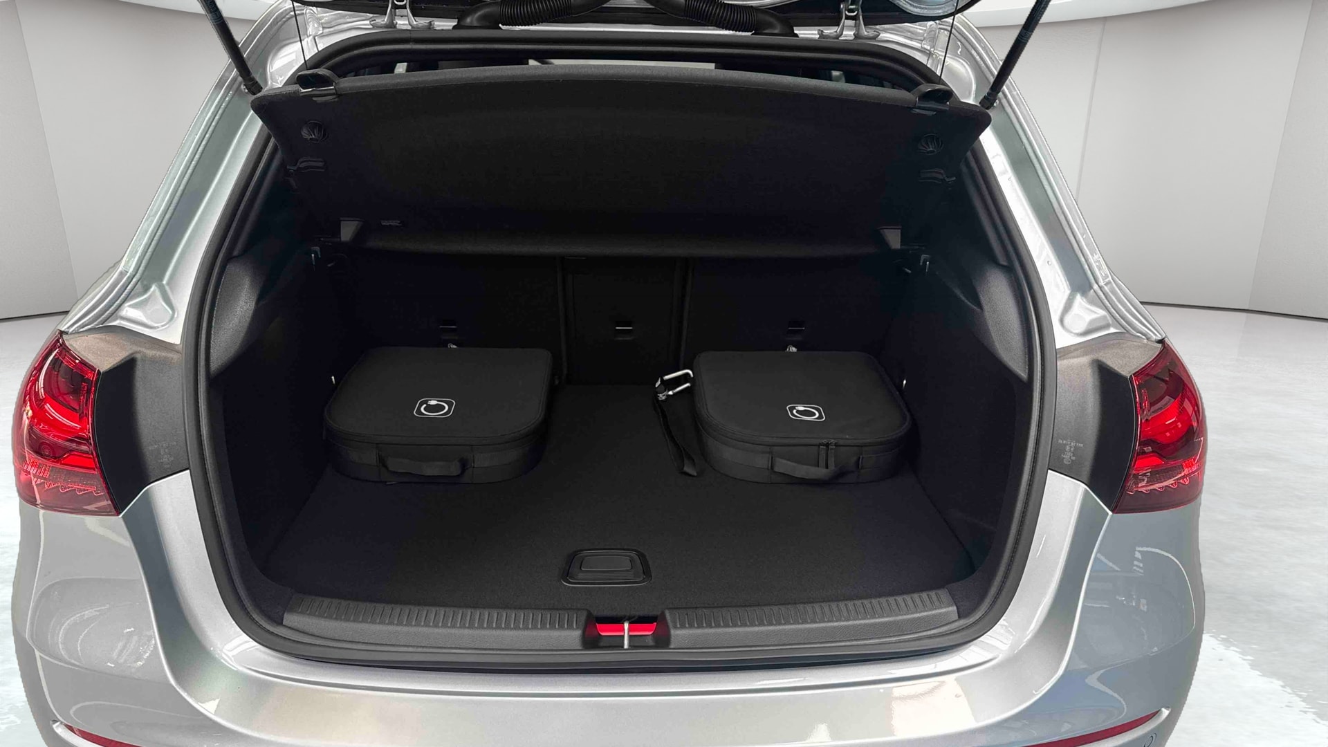 Mercedes-Benz Classe A 250 e Hybrid EQ Business Line — Coffre
