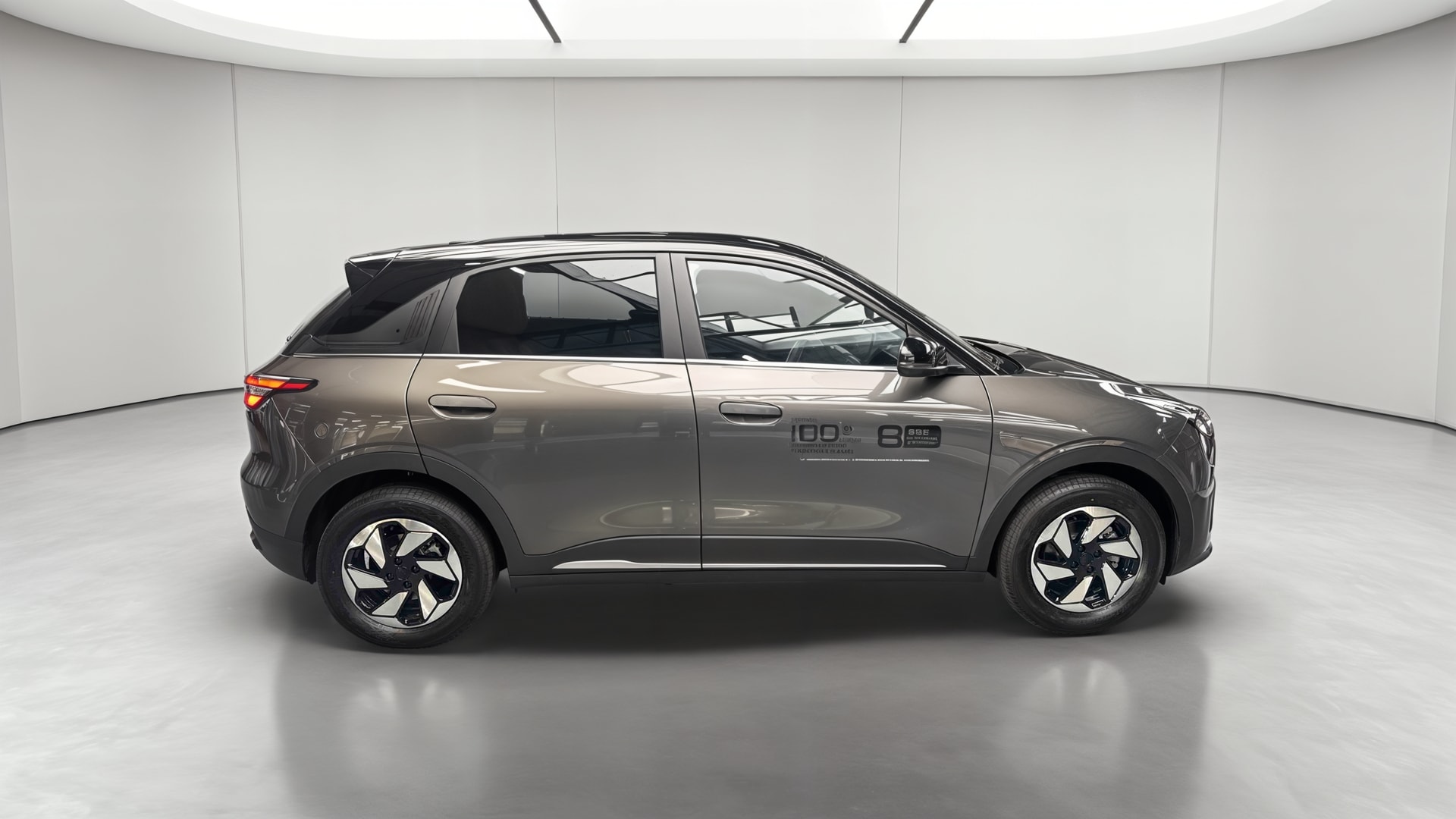 Geely E2 Max+ — Profil droit
