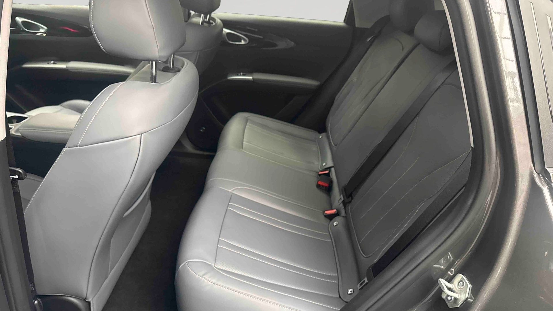 Geely E2 Max+ — Siège arrière gauche