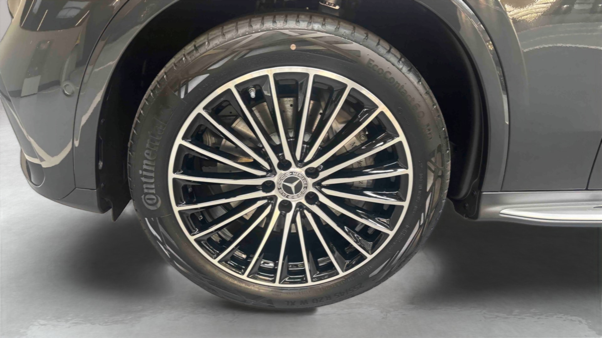 Mercedes-Benz GLC 220 d 4Matic AMG Line — Pneu avant gauche