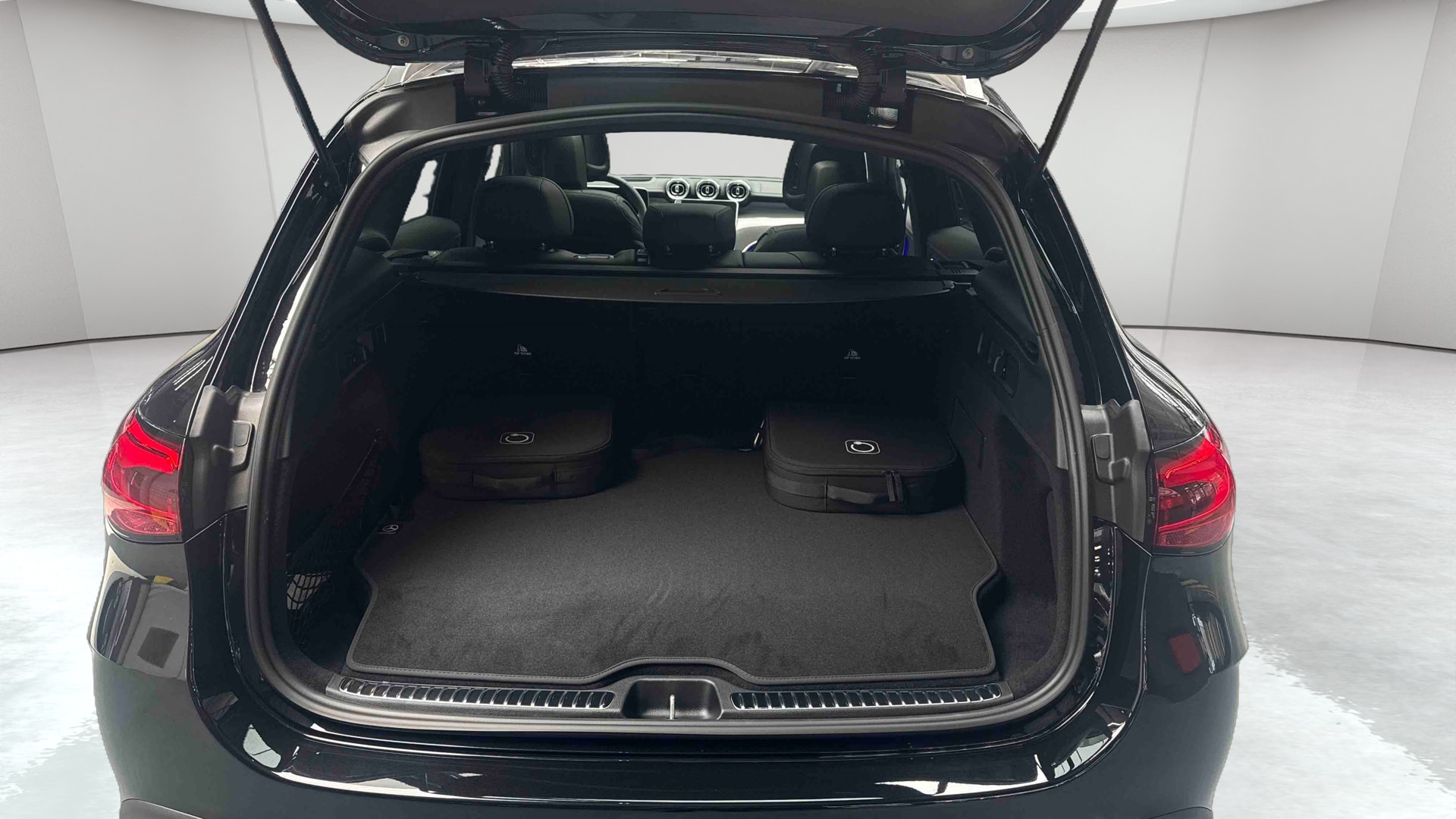 Mercedes-Benz GLC 300 e Hybrid EQ 4Matic AMG Line + — Coffre