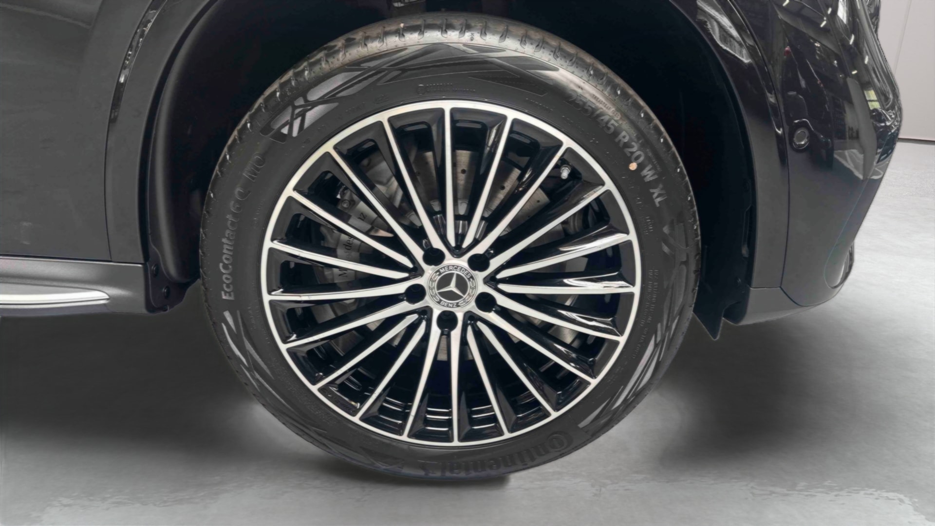 Mercedes-Benz GLC 300 e Hybrid EQ 4Matic AMG Line + — Pneu avant gauche