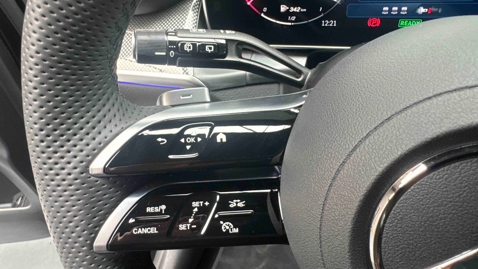Mercedes-Benz GLC 300 e Hybrid EQ 4Matic AMG Line + — photo 17