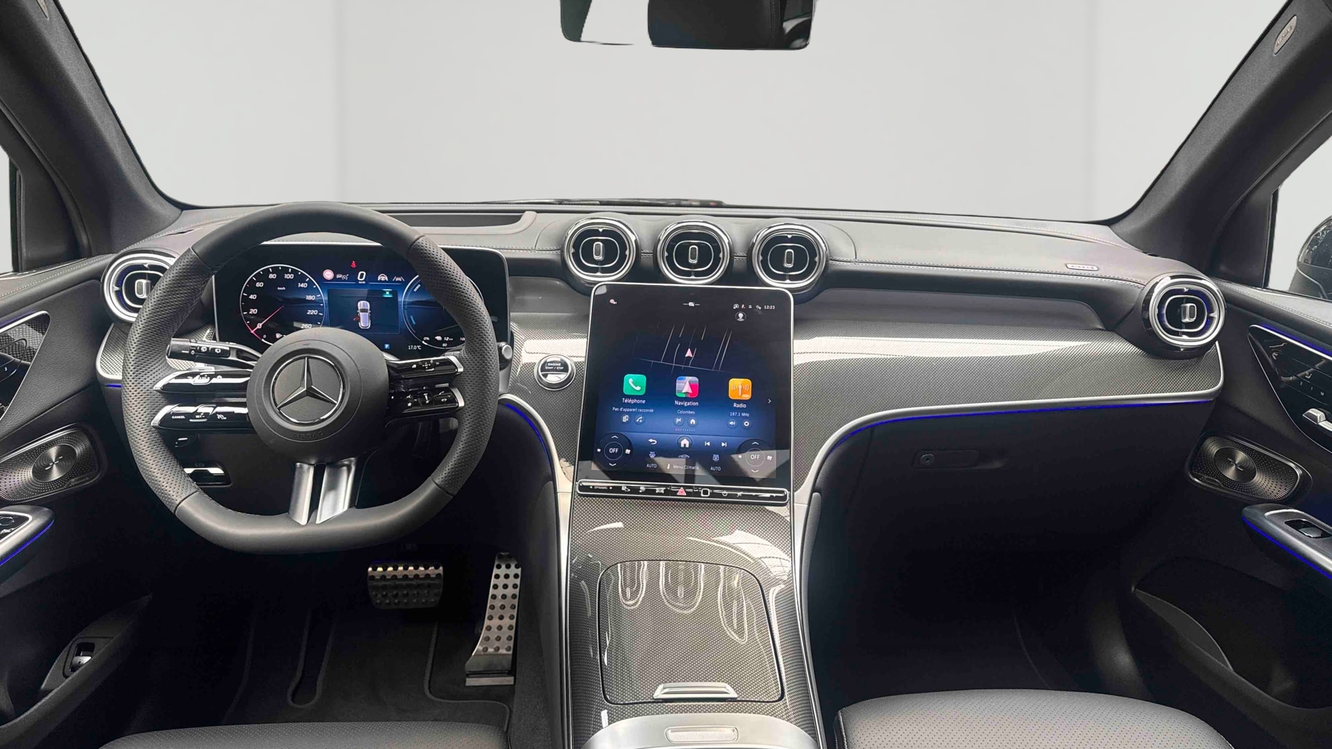 Mercedes-Benz GLC 300 e Hybrid EQ 4Matic AMG Line + — Planche de bord