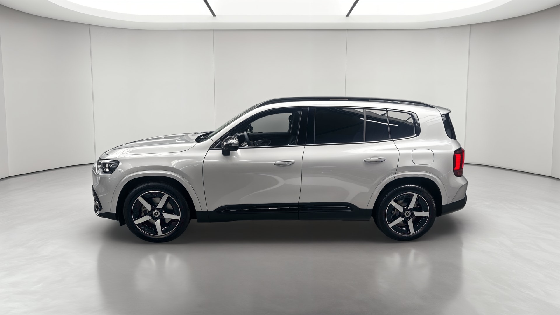 Mercedes-Benz GLB 200 AMG Line — Profil gauche
