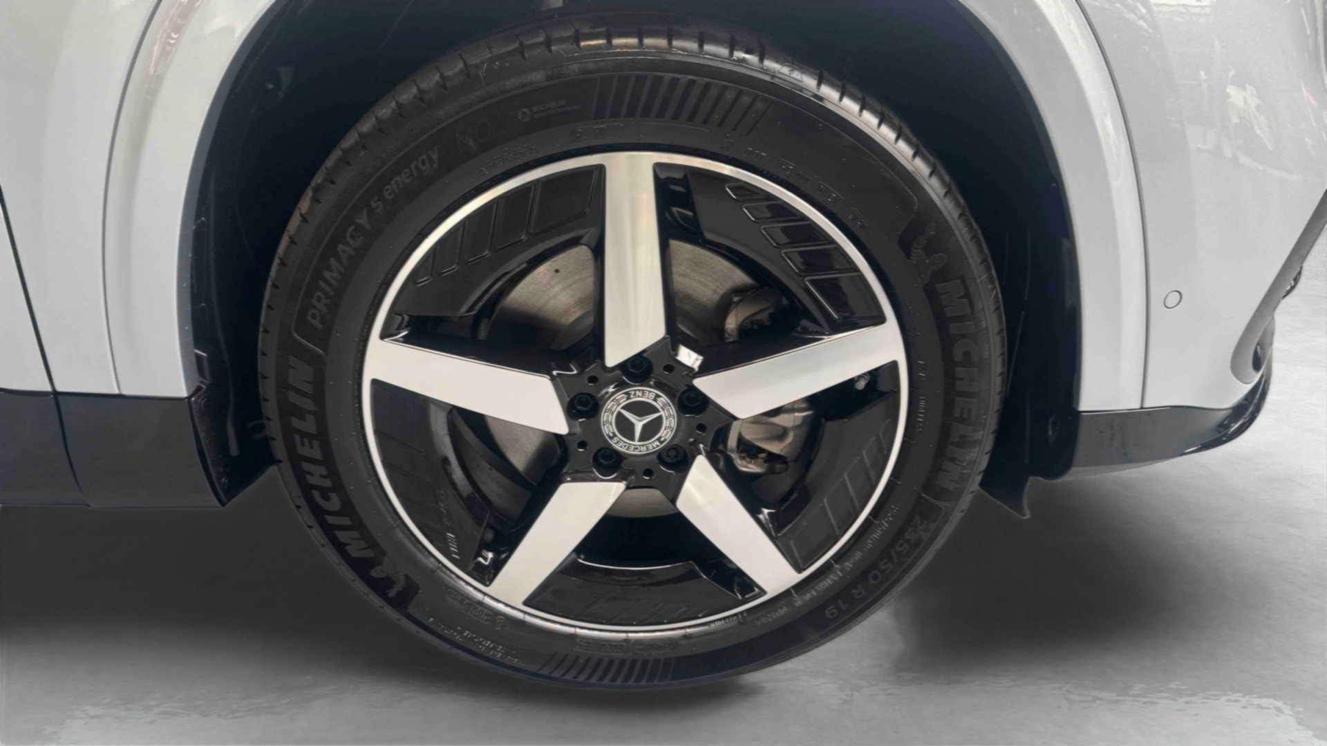 Mercedes-Benz GLB 200 AMG Line — Pneu avant gauche