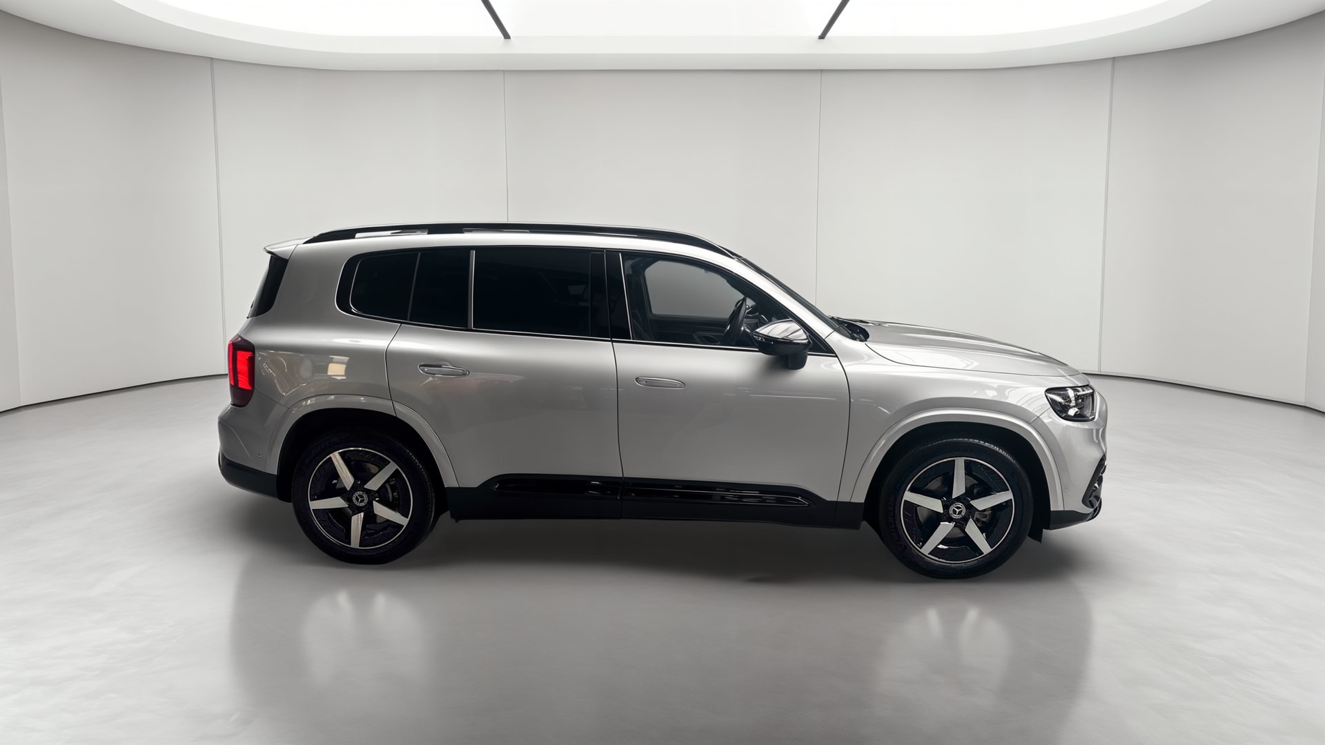 Mercedes-Benz GLB 200 AMG Line — Profil droit