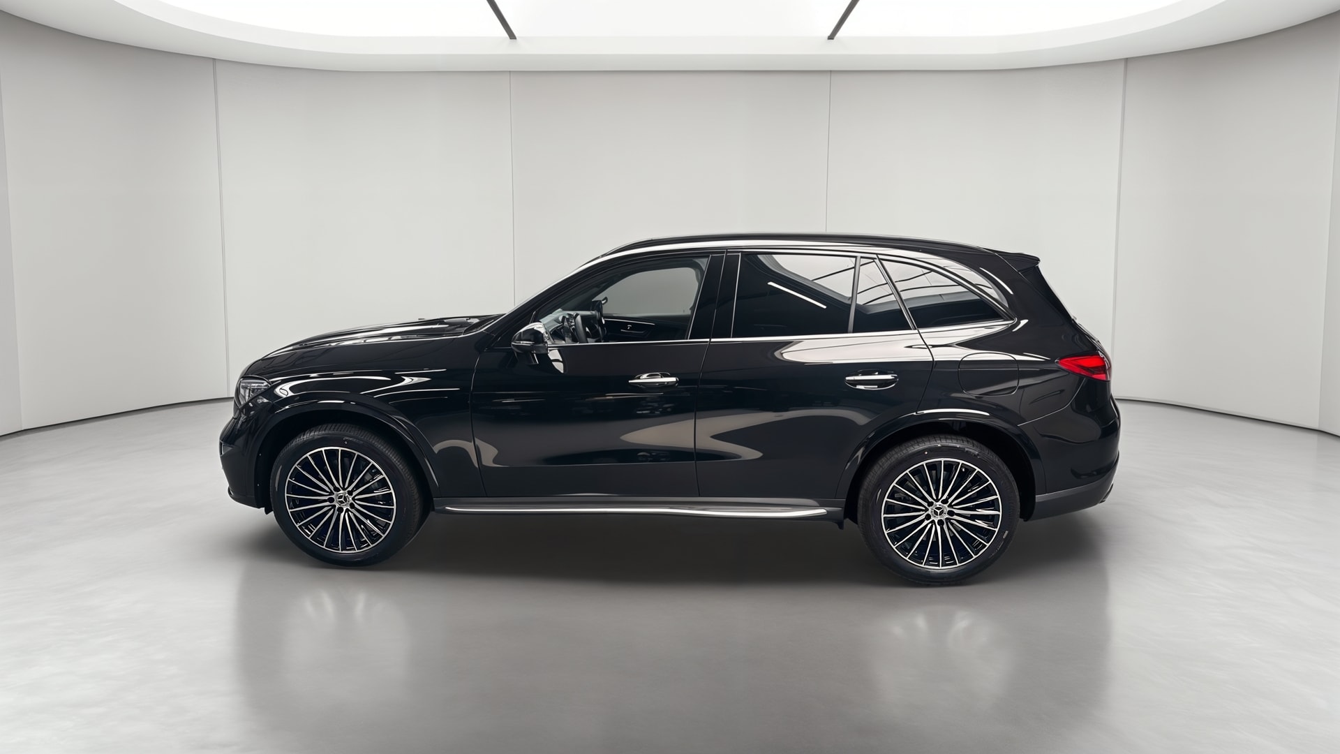 Mercedes-Benz GLC 300 e Hybrid EQ 4Matic AMG Line + — Profil gauche