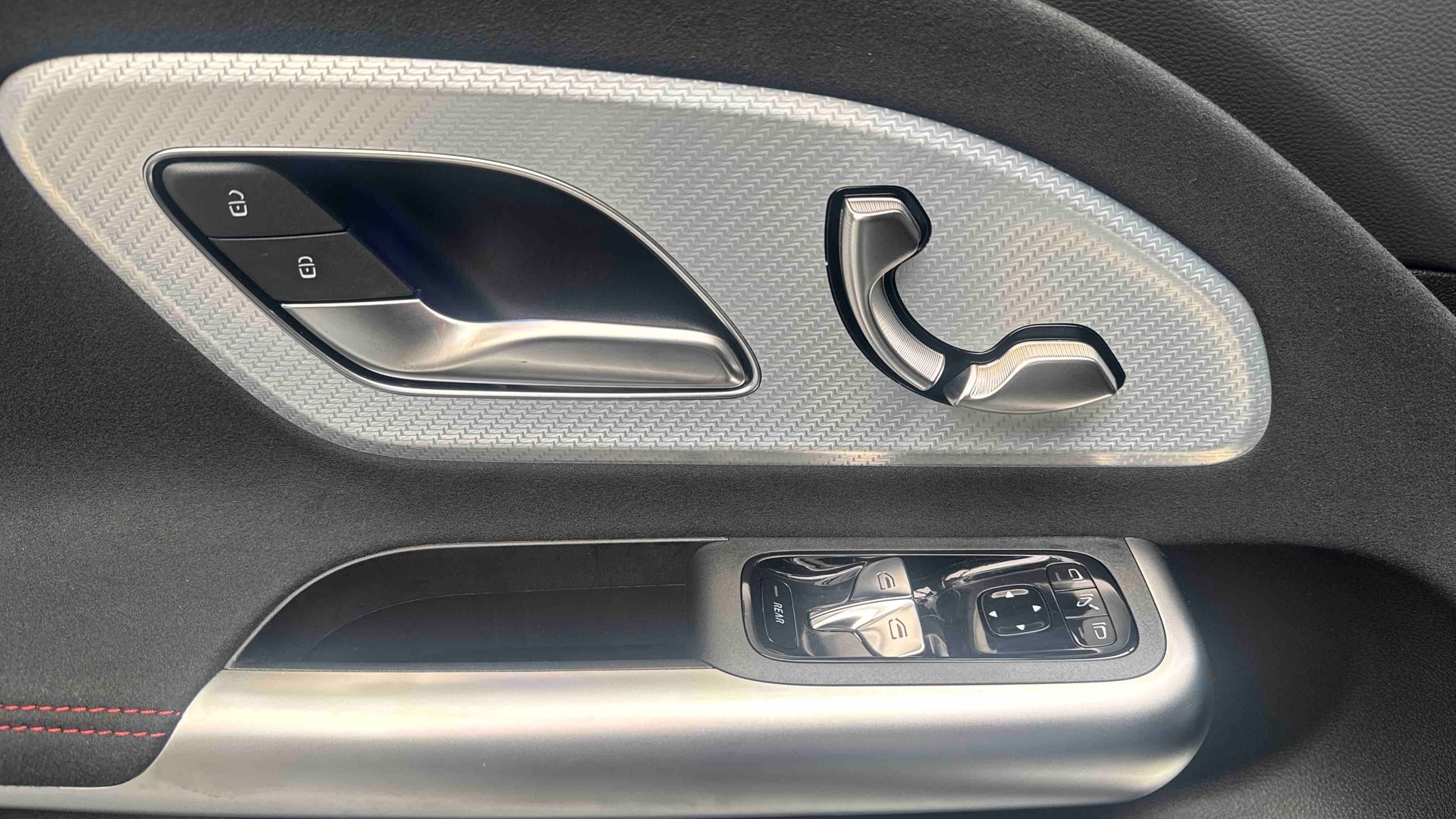 Mercedes-Benz GLB 200 AMG Line — photo 23