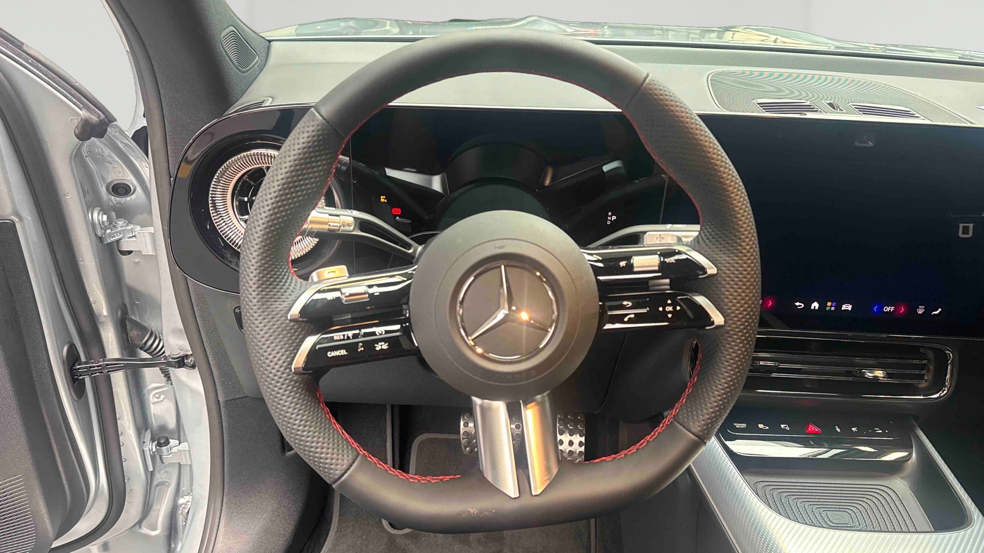 Mercedes-Benz GLB 200 AMG Line — Poste de pilotage