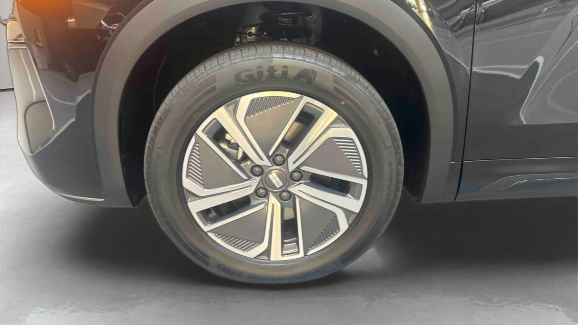 GEELY Starray EM-i Pro — Pneu avant gauche