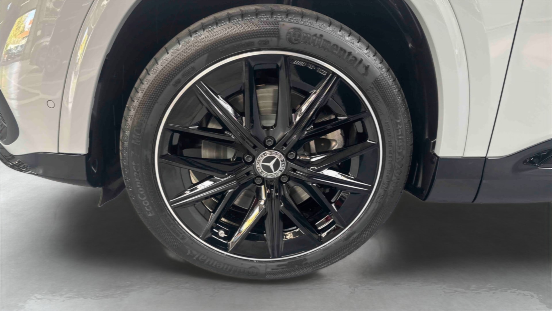 Mercedes-Benz GLB 250+ electrique AMG Line — Pneu avant gauche