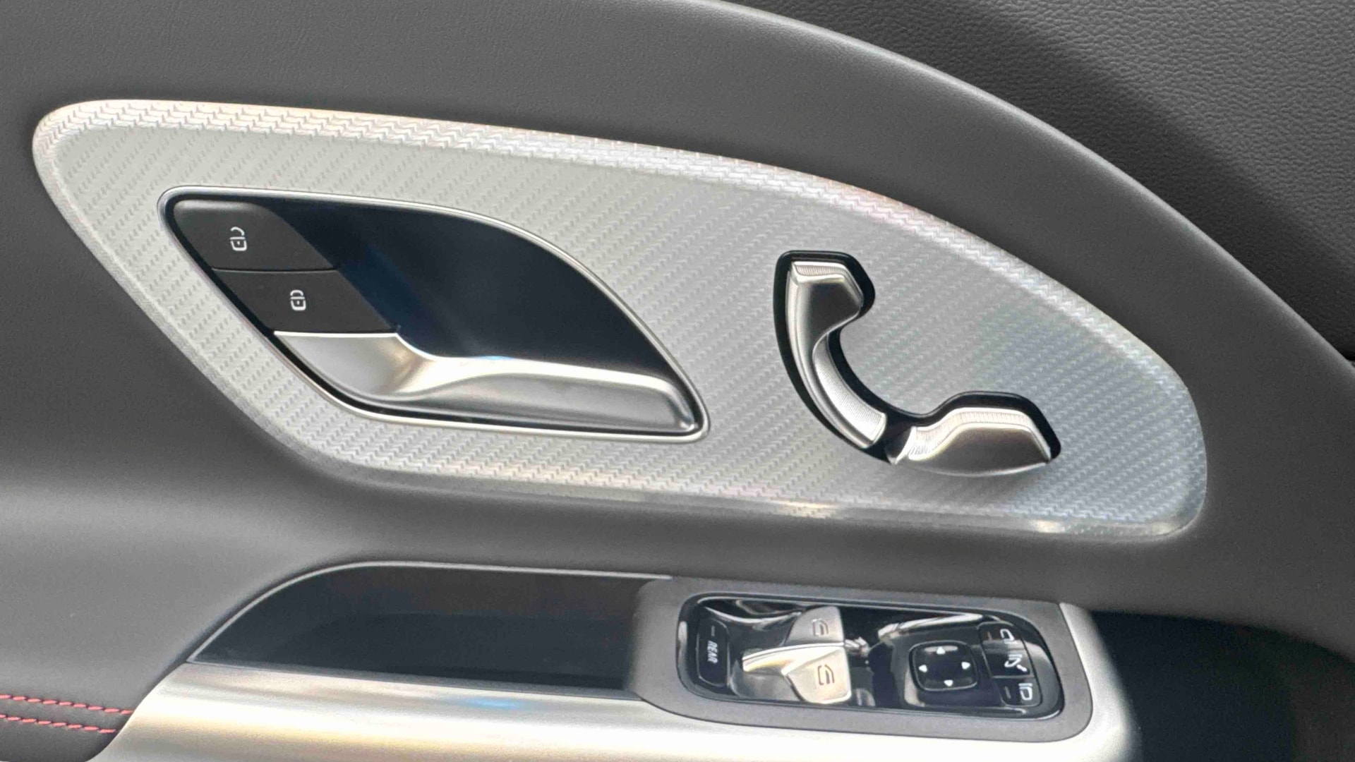 Mercedes-Benz GLB 250+ electrique AMG Line — photo 20