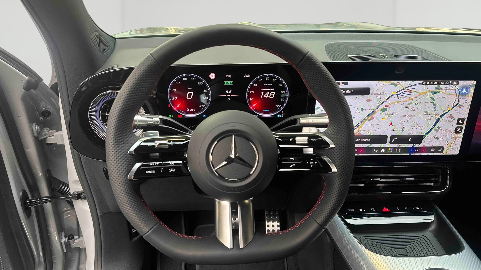 Mercedes-Benz GLB 250+ electrique AMG Line — Poste de pilotage