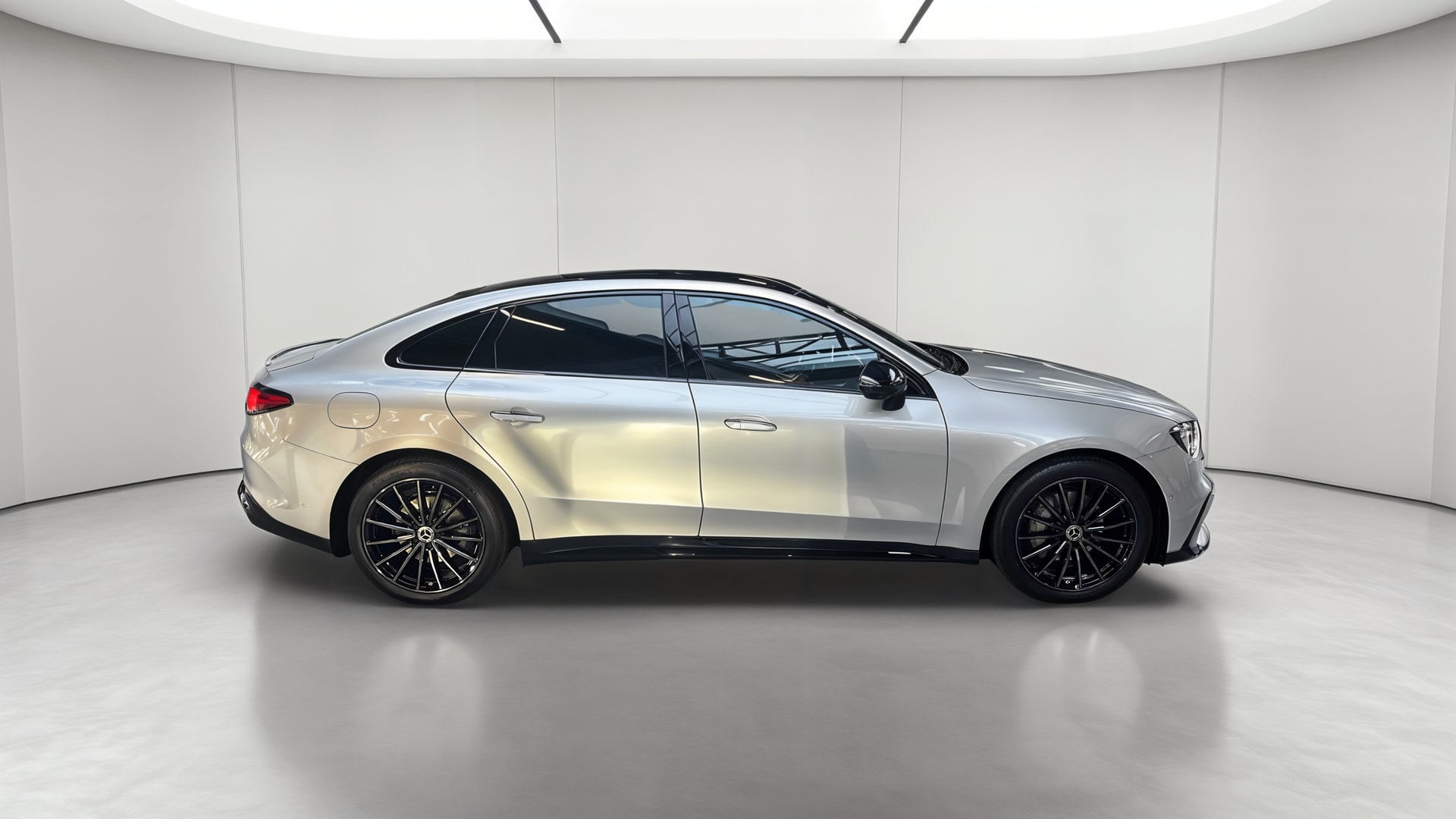 Mercedes-Benz Classe C 400 Electrique 4M AMG Line — Profil droit