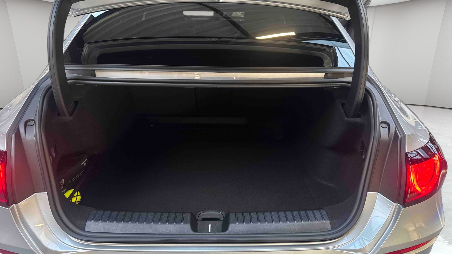 Mercedes-Benz Classe C 400 Electrique 4M AMG Line — Coffre