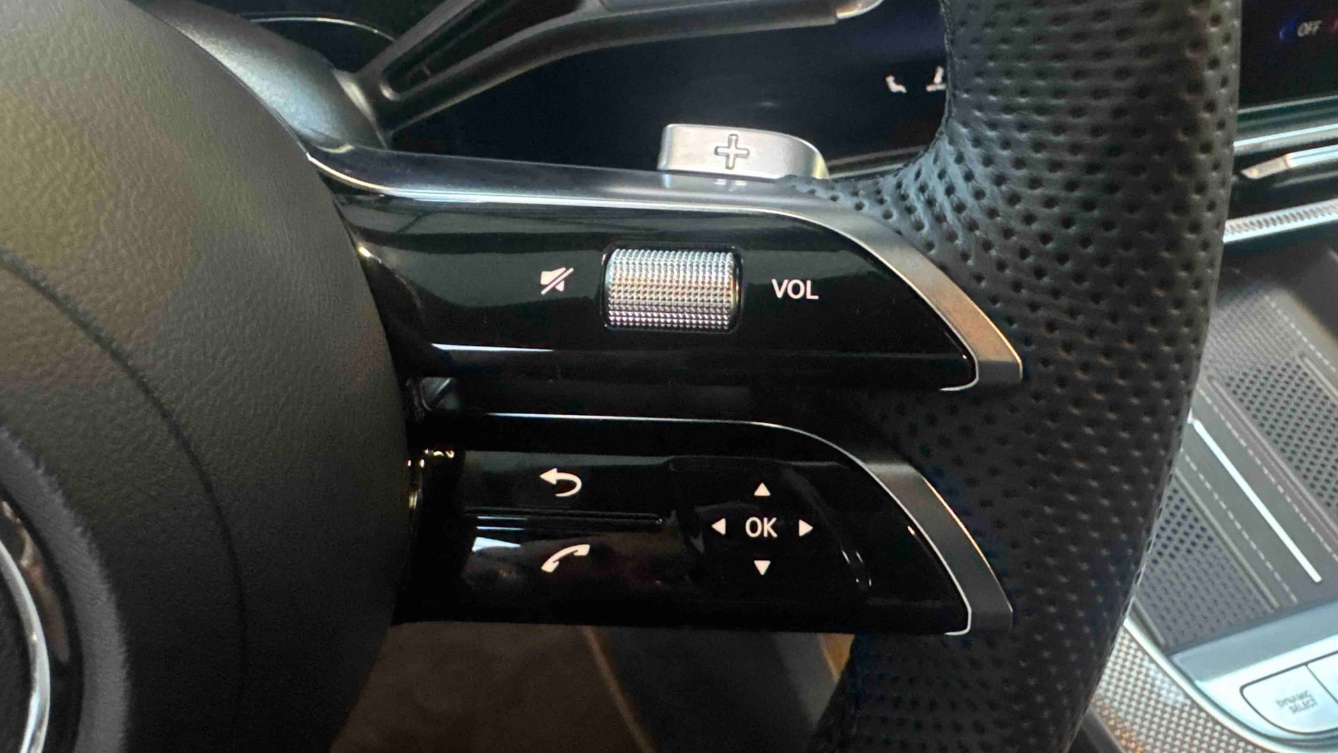 Mercedes-Benz Classe C 400 Electrique 4M AMG Line — photo 16