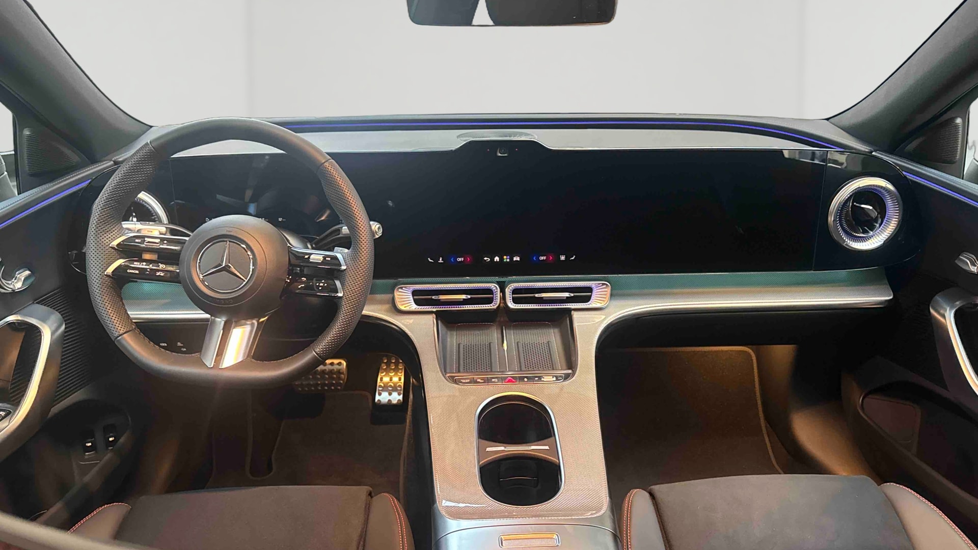 Mercedes-Benz Classe C 400 Electrique 4M AMG Line — Planche de bord