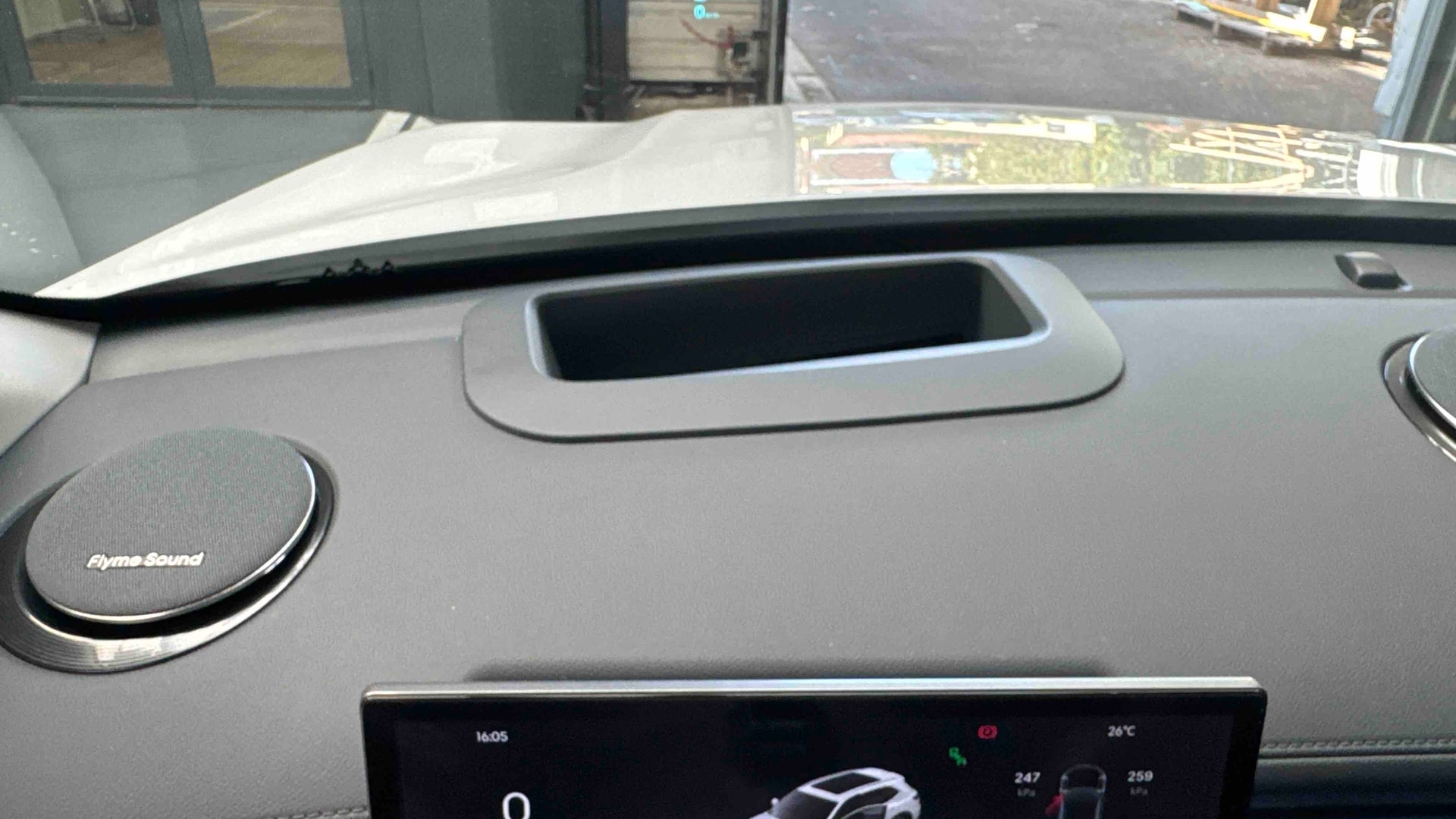 Geely Starray EM-i Max+ — photo 24