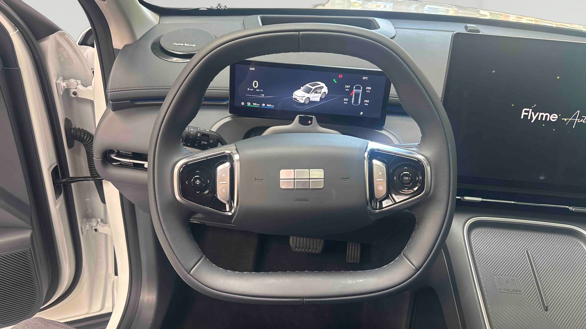 Geely Starray EM-i Max+ — Poste de pilotage
