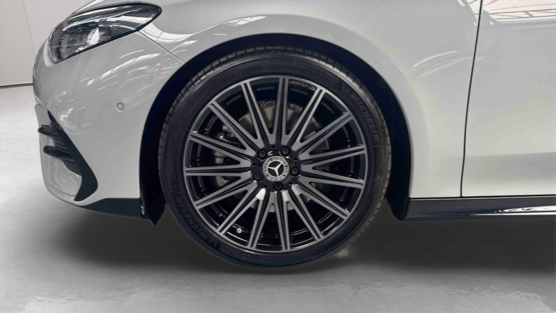 Mercedes-Benz CLA 200 8F-eDCT AMG Line — Pneu avant gauche