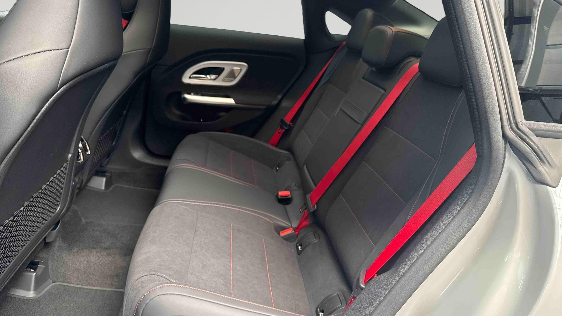 Mercedes-Benz CLA 200 8F-eDCT AMG Line — Siège arrière gauche