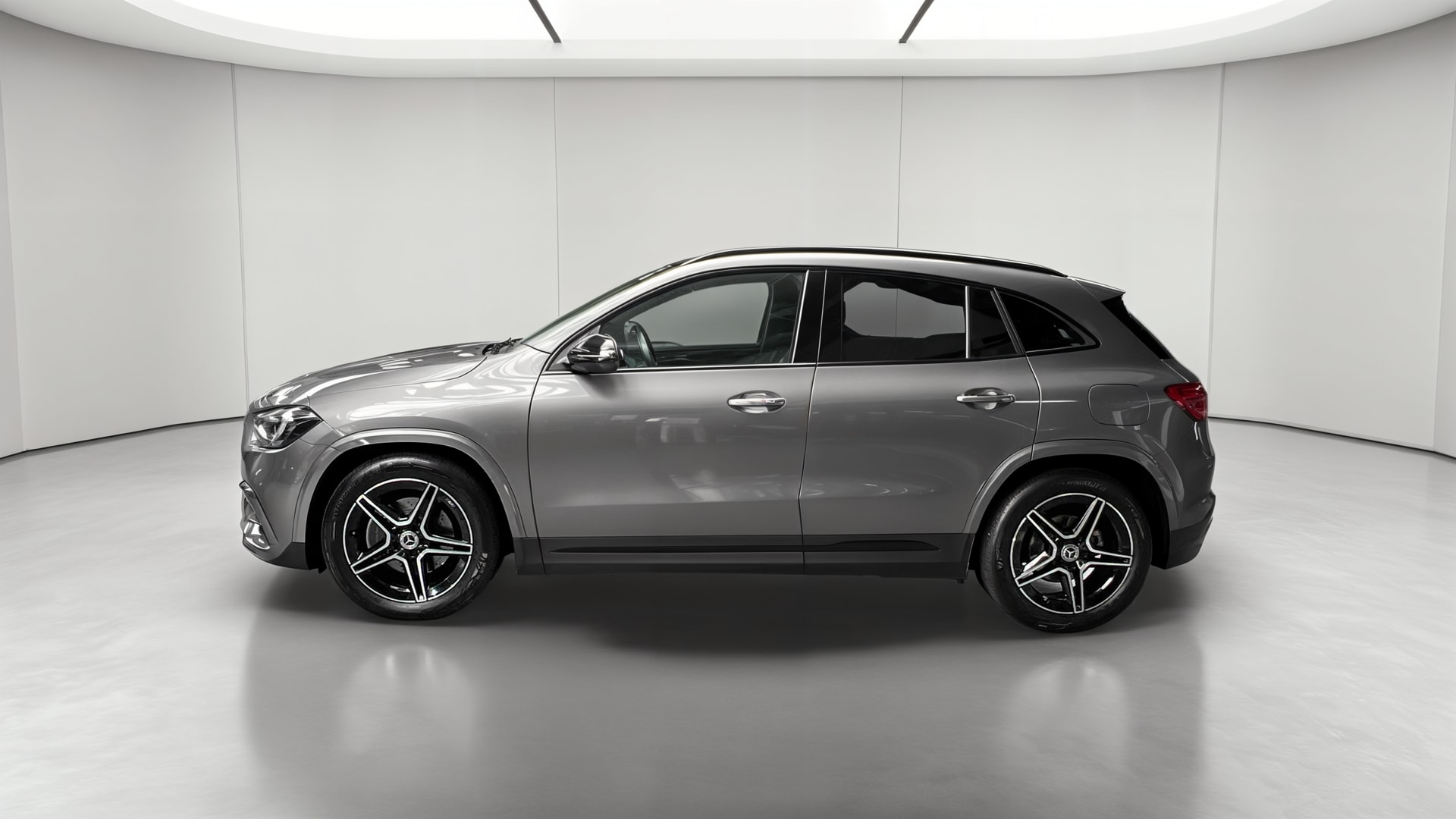 Mercedes-Benz GLA 200 d 8G-DCT AMG Line — Profil gauche