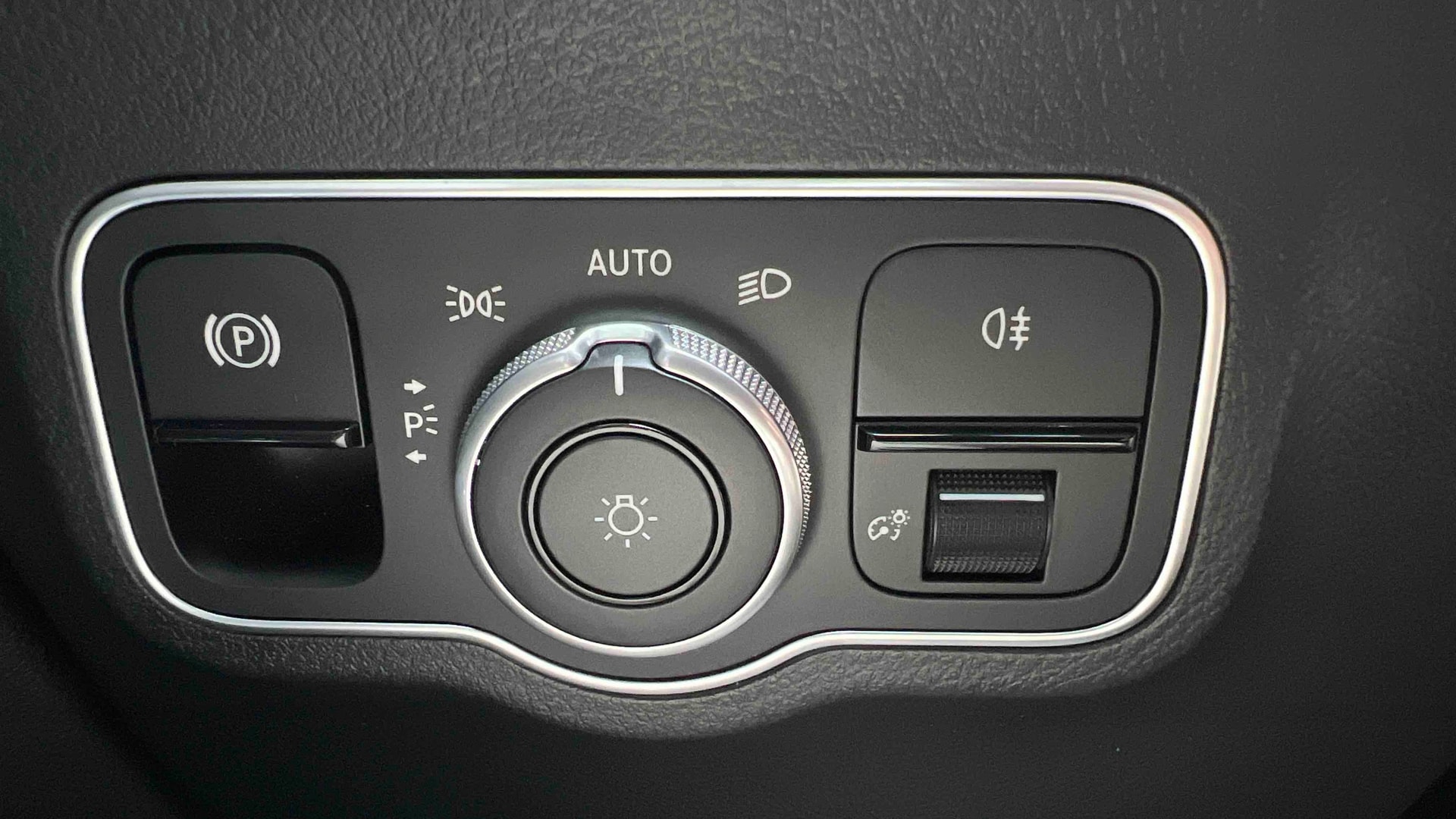 Mercedes-Benz GLA 200 d 8G-DCT AMG Line — photo 17