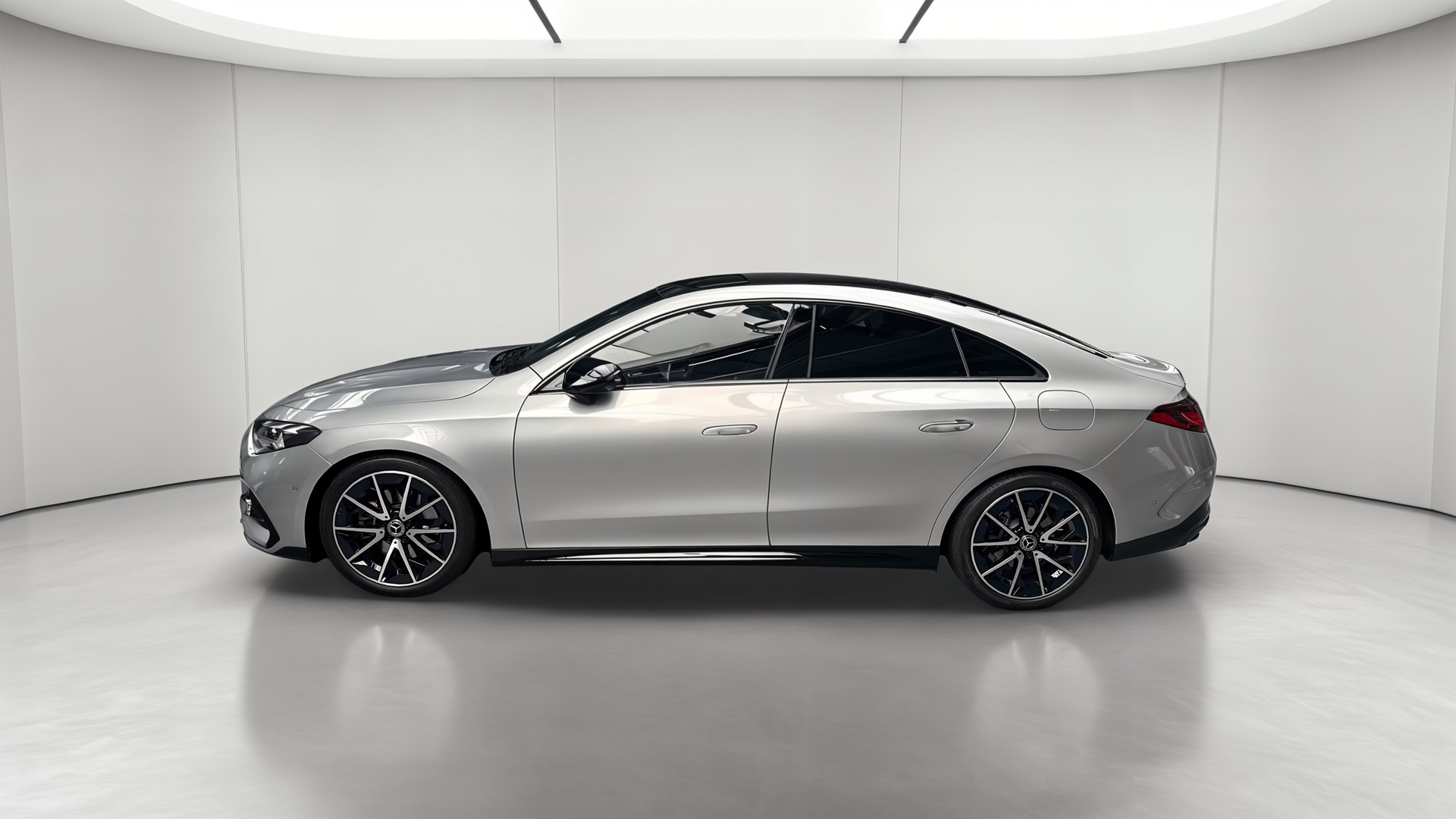 Mercedes-Benz CLA 200 8F-eDCT AMG Line — Profil gauche