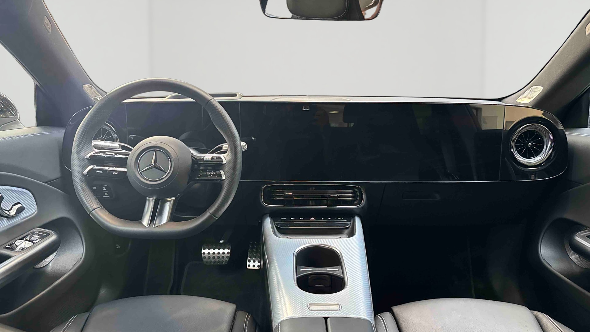 Mercedes-Benz CLA 220 8F-eDCT AMG Line — Planche de bord