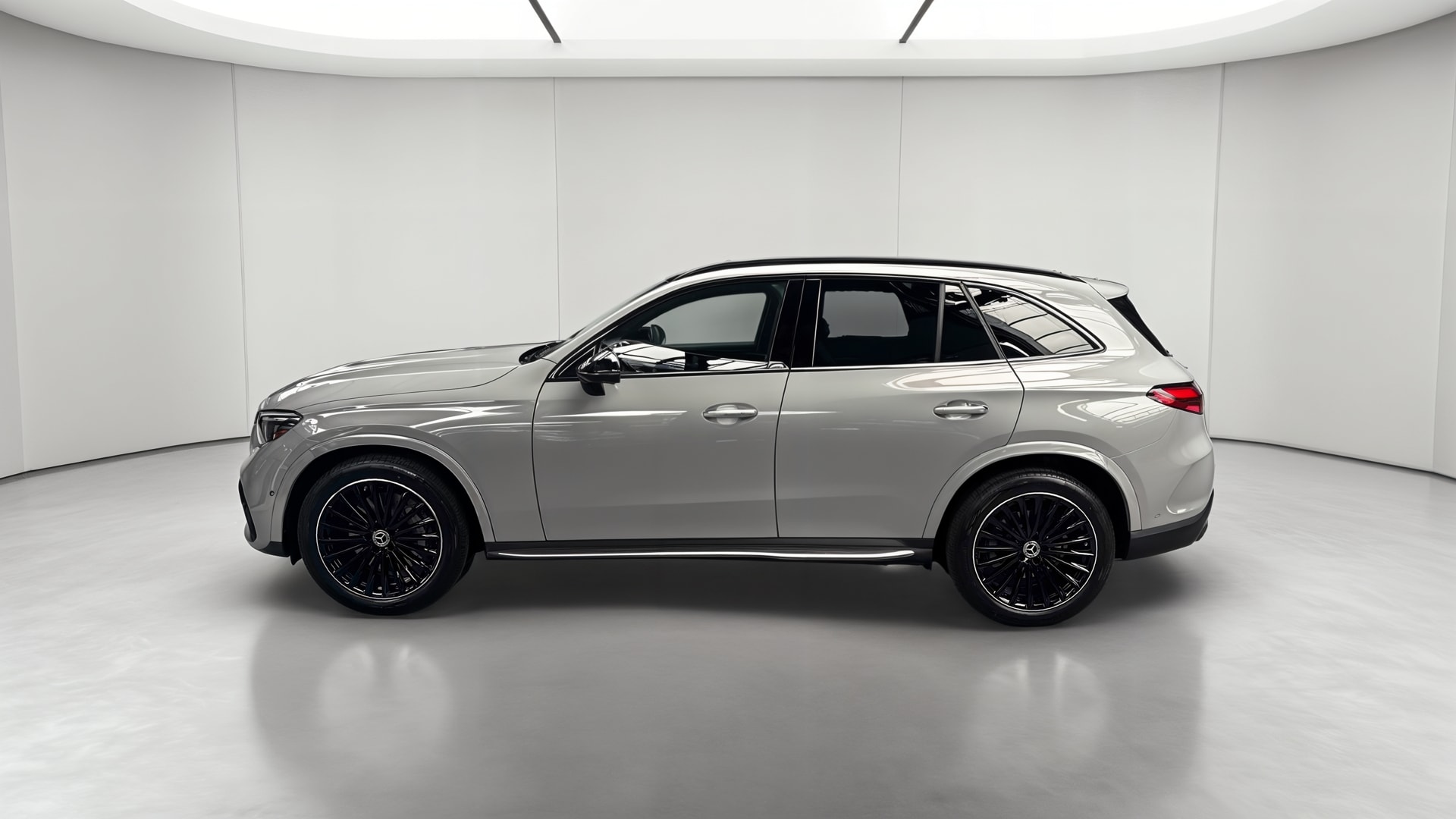 Mercedes-Benz GLC 220 d 4Matic AMG Line — Profil gauche