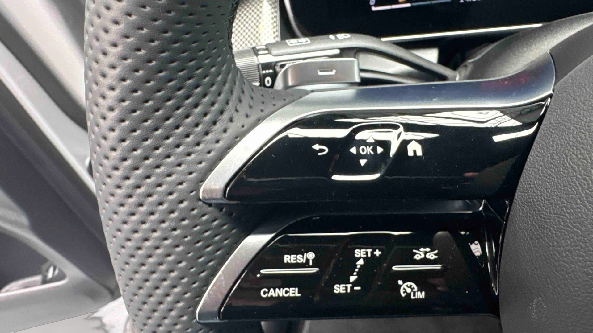 Mercedes-Benz GLC 220 d 4Matic AMG Line — photo 18