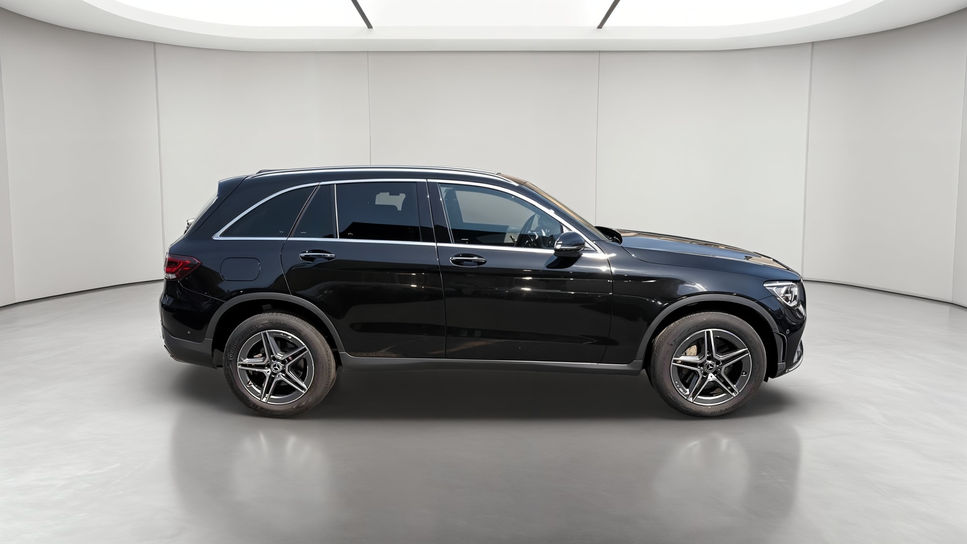 Mercedes-Benz GLC 300 e 9G-Tronic 4Matic AMG Line — Profil droit