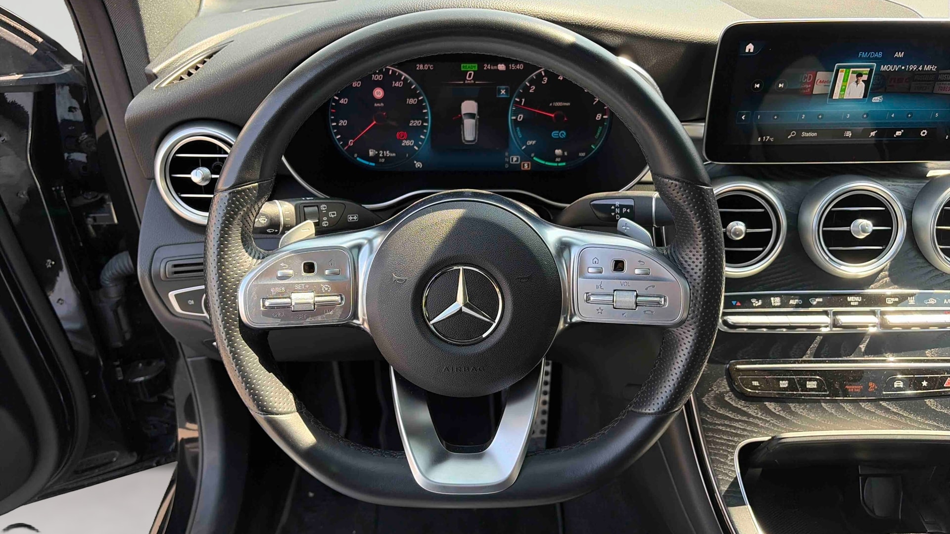 Mercedes-Benz GLC 300 e 9G-Tronic 4Matic AMG Line — Poste de pilotage