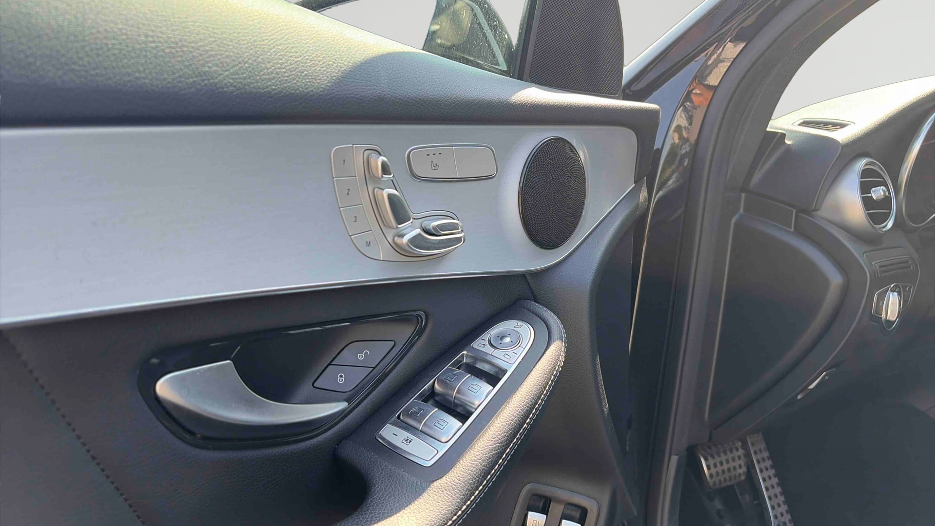 Mercedes-Benz GLC 300 e 9G-Tronic 4Matic AMG Line — photo 16